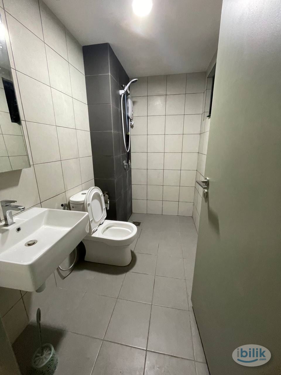 Image 3 of Master Room at D'Vervain Residence, Damansara Perdana - Room rental in 