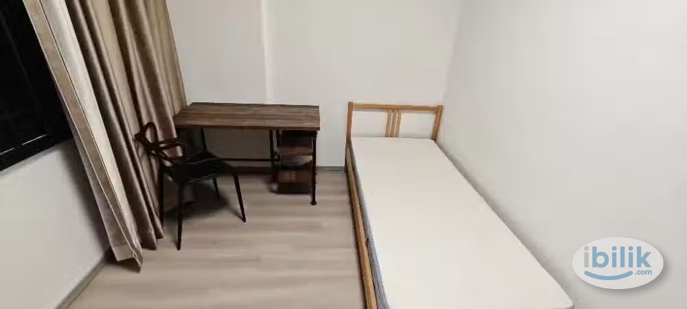 Image 1 of Middle Room at Choa Chu Kang, Singapore - Room rental in 