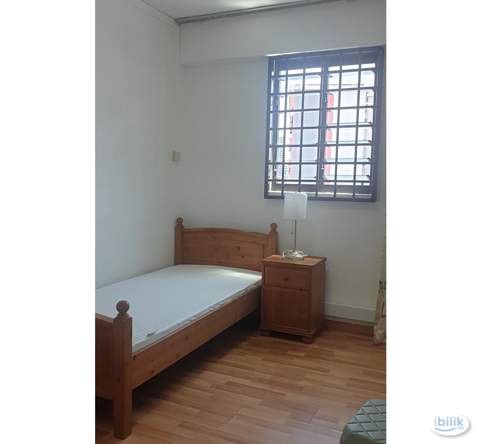 Image 3 of 3 Bedroom @ Blk 6 Beach Road - Room rental in 