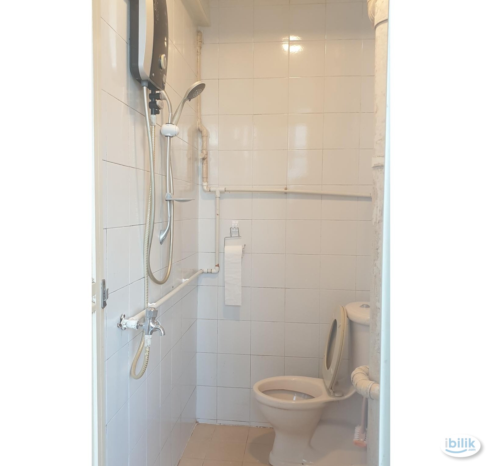 Image 5 of 3 Bedroom @ Blk 6 Beach Road - Room rental in 