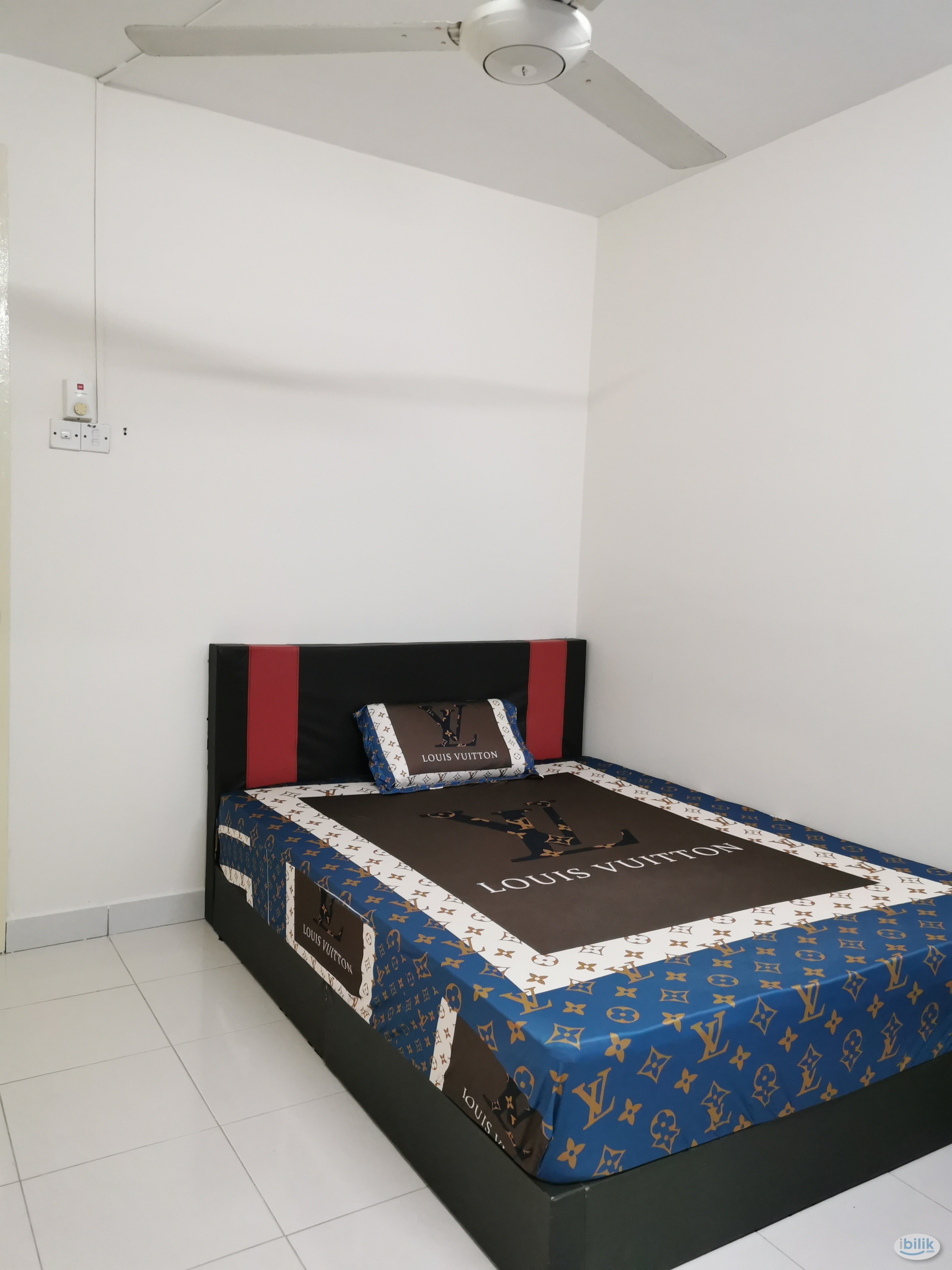 Image 1 of Cyberia Smarthome – middle room with balcony (including utility charges) - Room rental in 