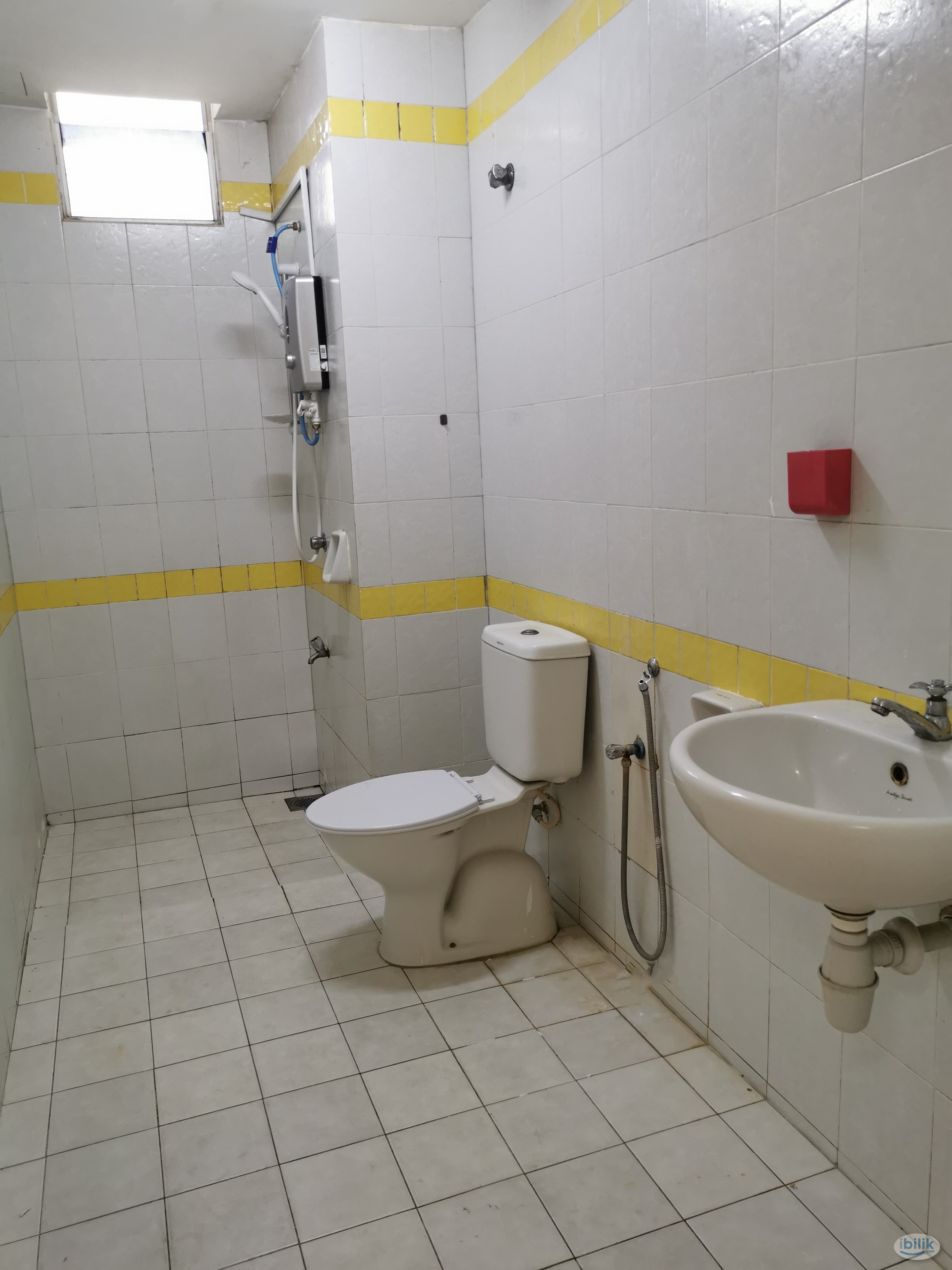 Image 4 of Cyberia Smarthome – middle room with balcony (including utility charges) - Room rental in 