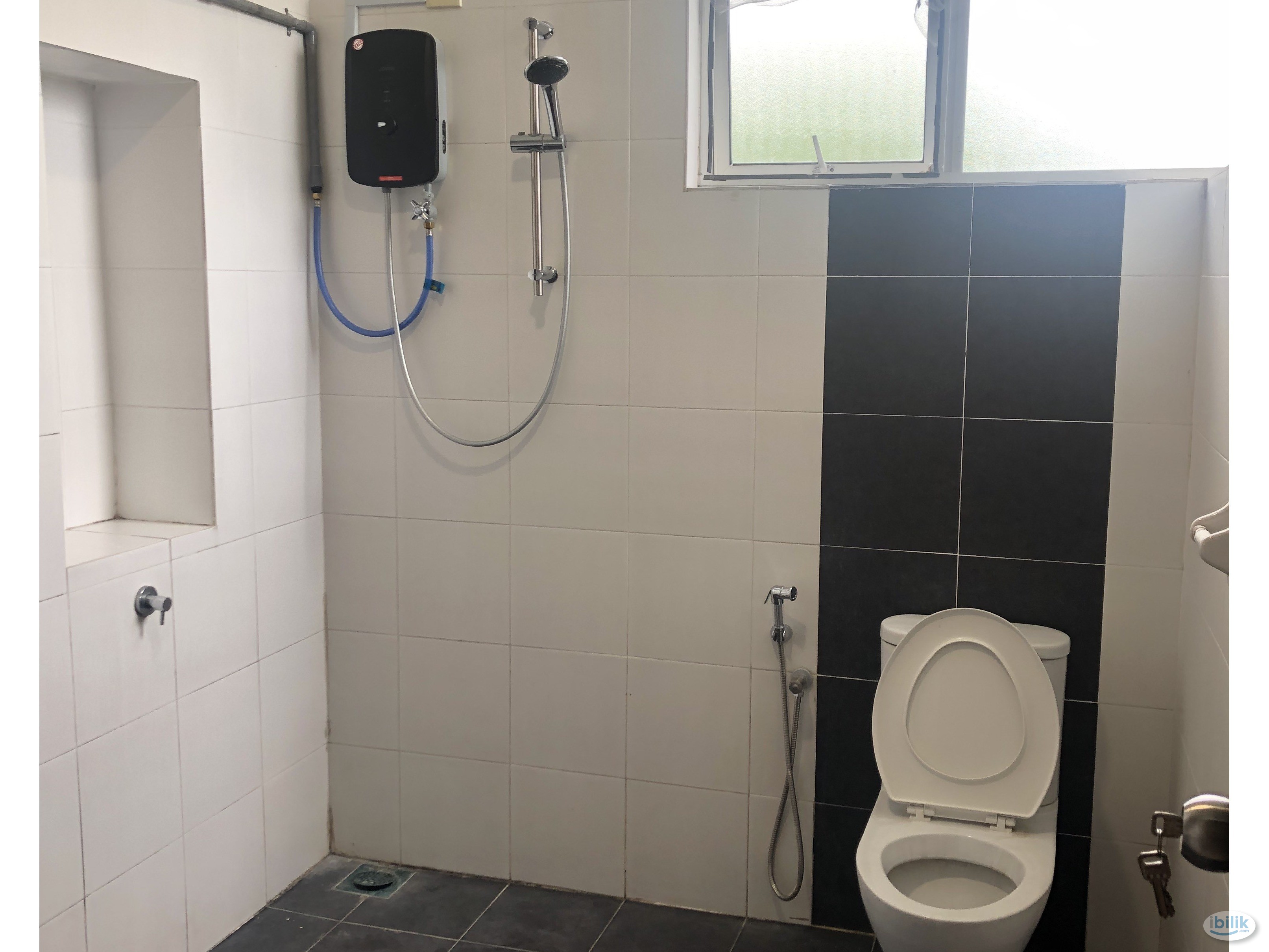 Image 3 of ⭐️ Single Room Fully Furnished @ SUBANG 2 Landed,5 mins to Help Uni, Special Promotion, New Aircond Wardrobe Table Chair Mattress - Room rental in 