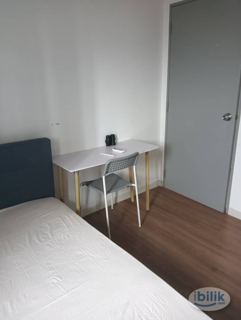 Image 2 of Middle Room Queen Bed Female Unit for Rent at M Vertica Residence, Maluri, Cheras, Kuala Lumpur - Room rental in 