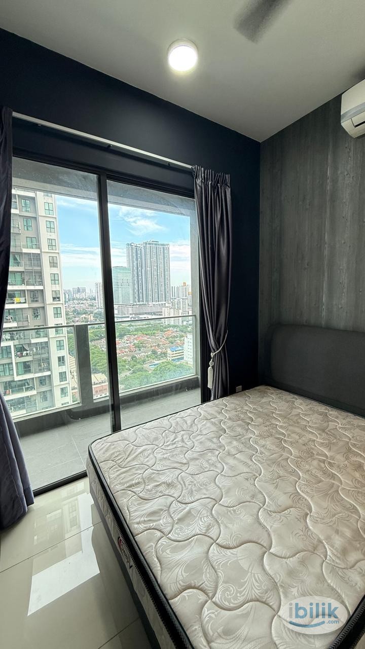 Image 1 of ✅ Middle room with Balcony @ Old Klang Road, 1min walk to Bus Stop🚌 - Room rental in 