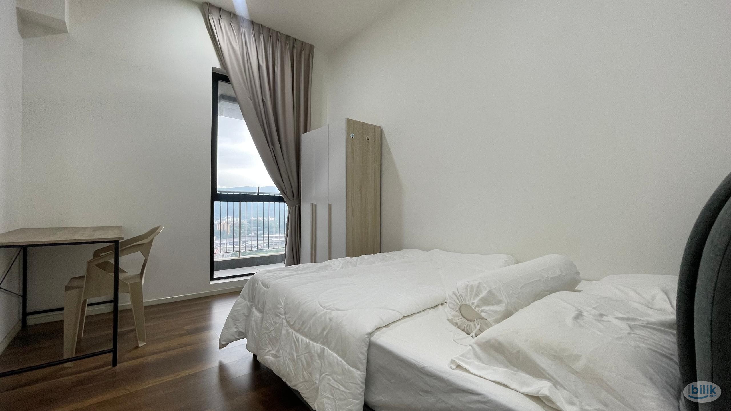 Image 1 of Middle Room at SQWhere, Sungai Buloh - Room rental in 