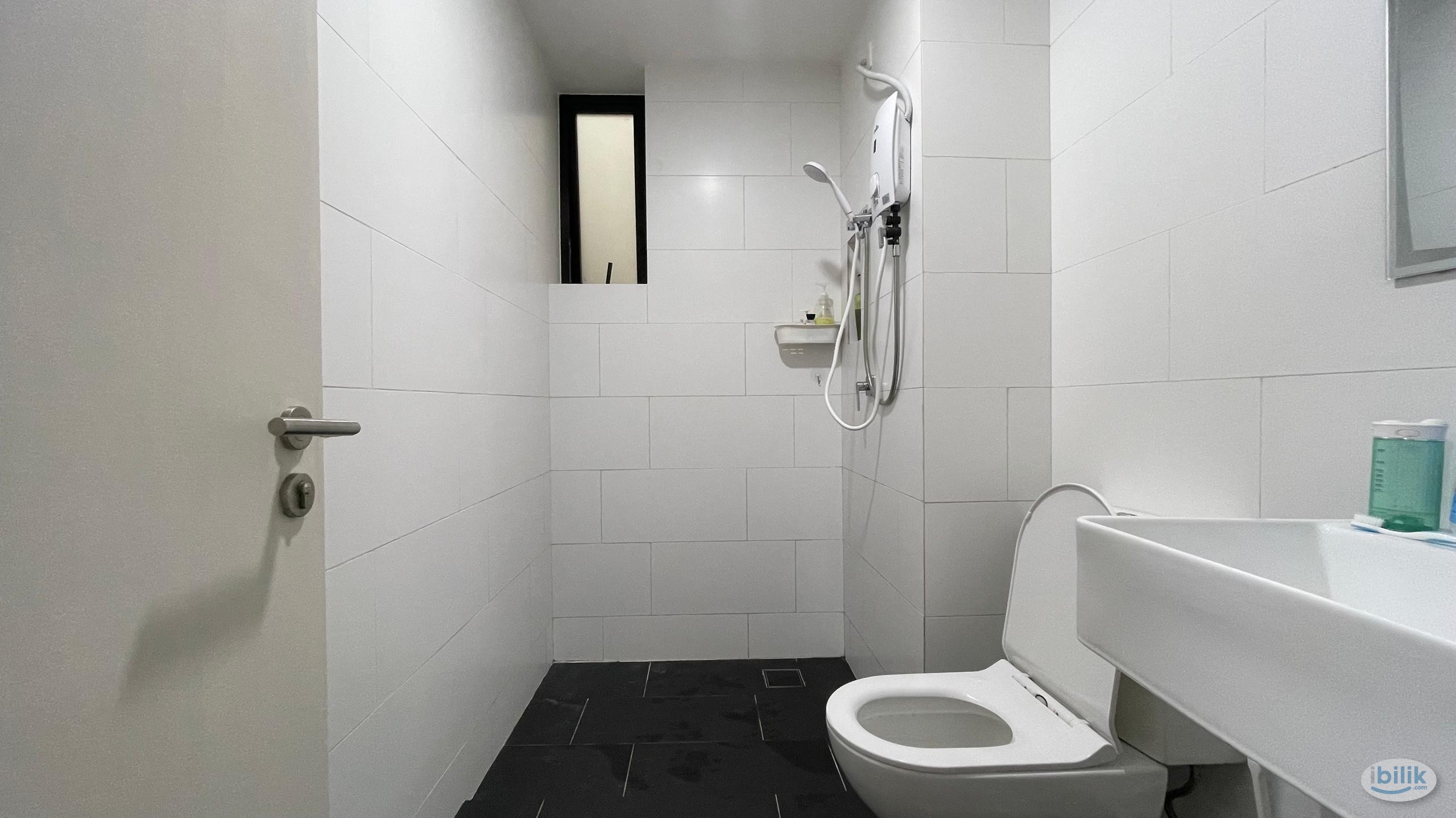 Image 4 of Middle Room at SQWhere, Sungai Buloh - Room rental in 