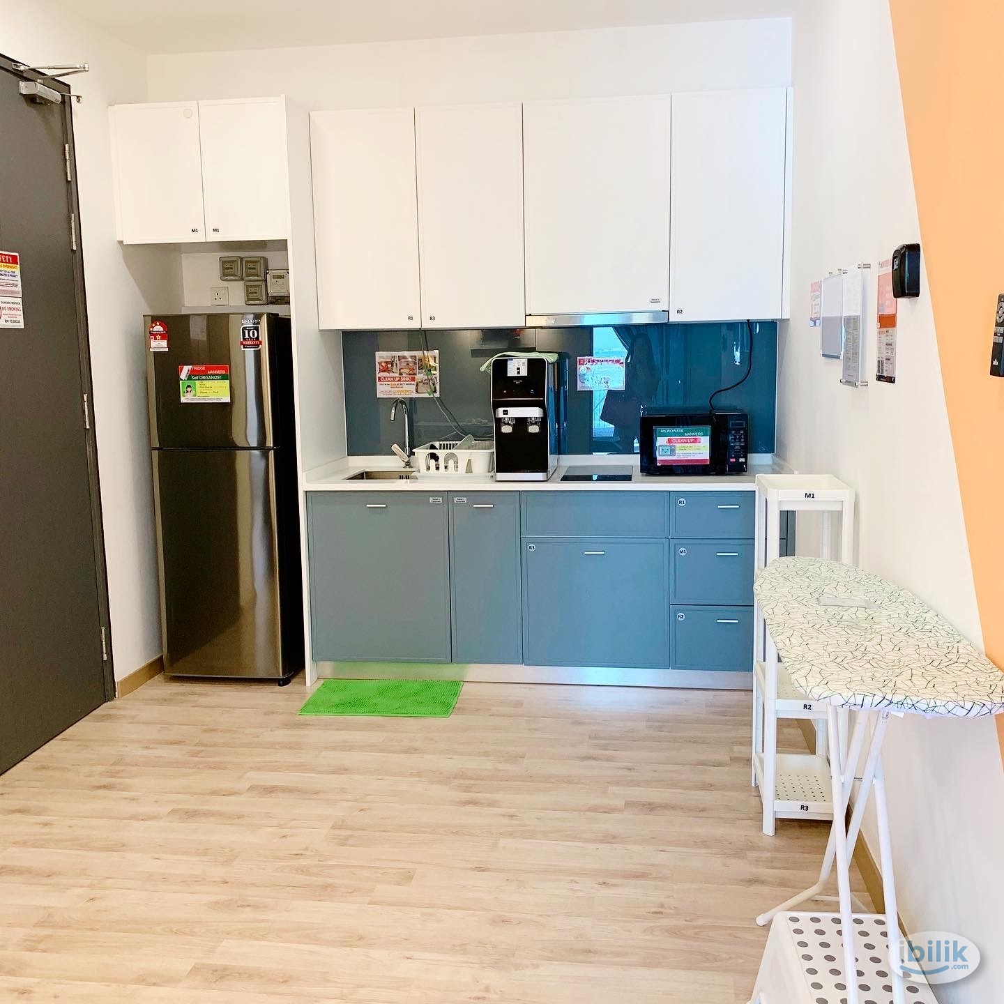 Image 3 of middle room female unit with balcony - Room rental in 