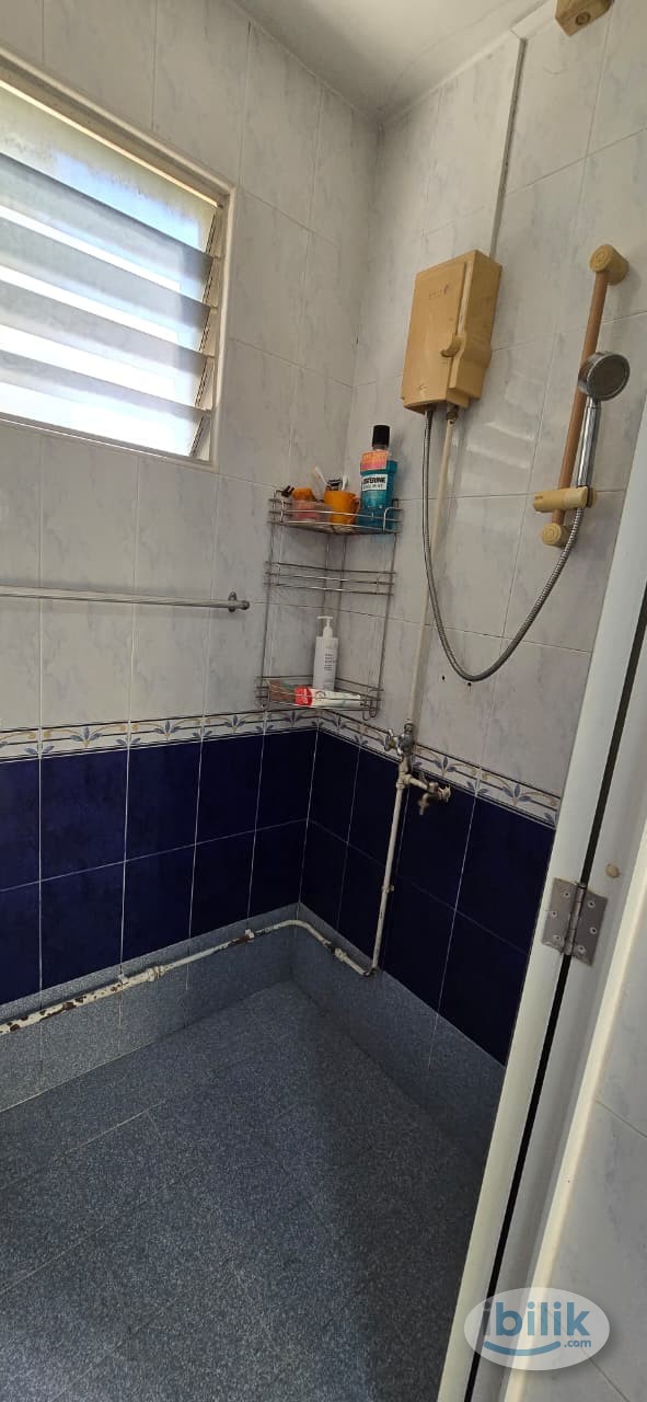 Image 4 of Middle Room at Bedok, Singapore - Room rental in 