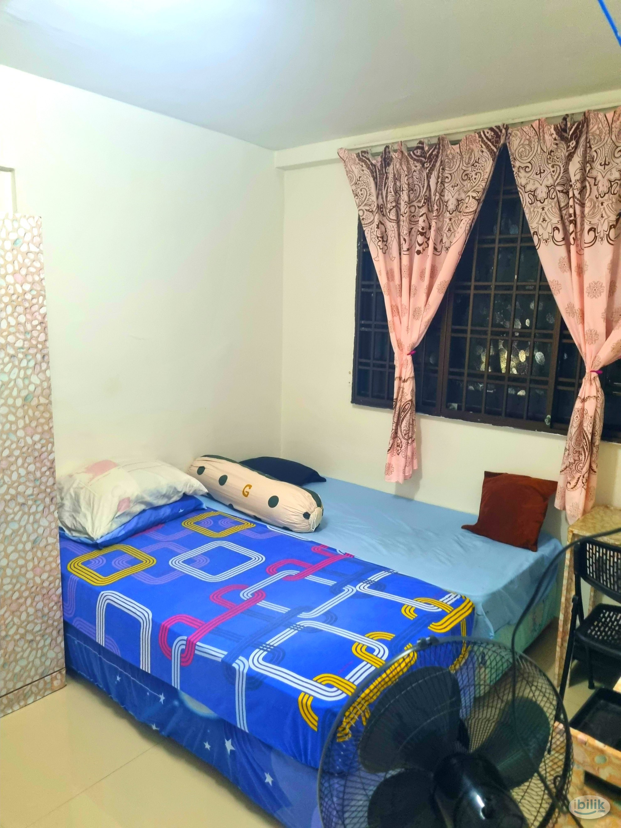 Image 1 of Common Bedroom @ Blk 283 Bukit Batok East Ave 3 - Room rental in 