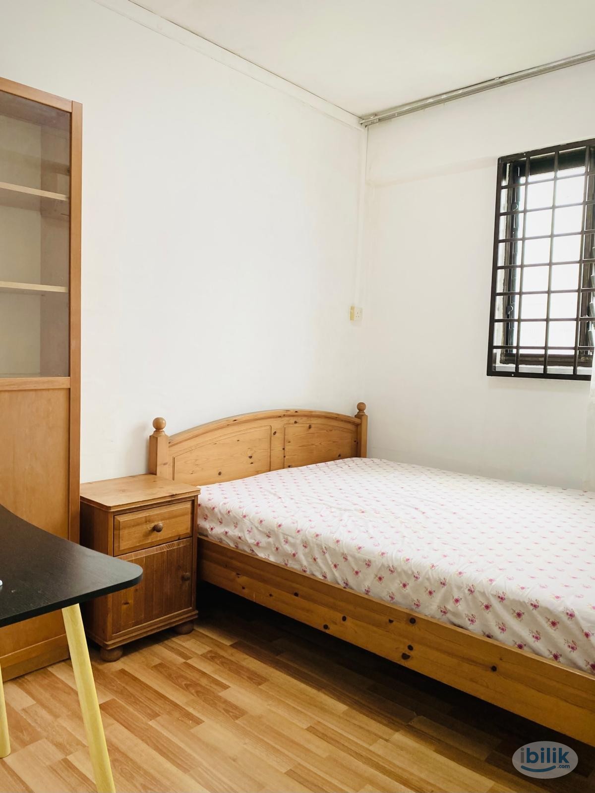 Image 3 of 3 bedrooms available @ Blk 6 Beach Road - Room rental in 