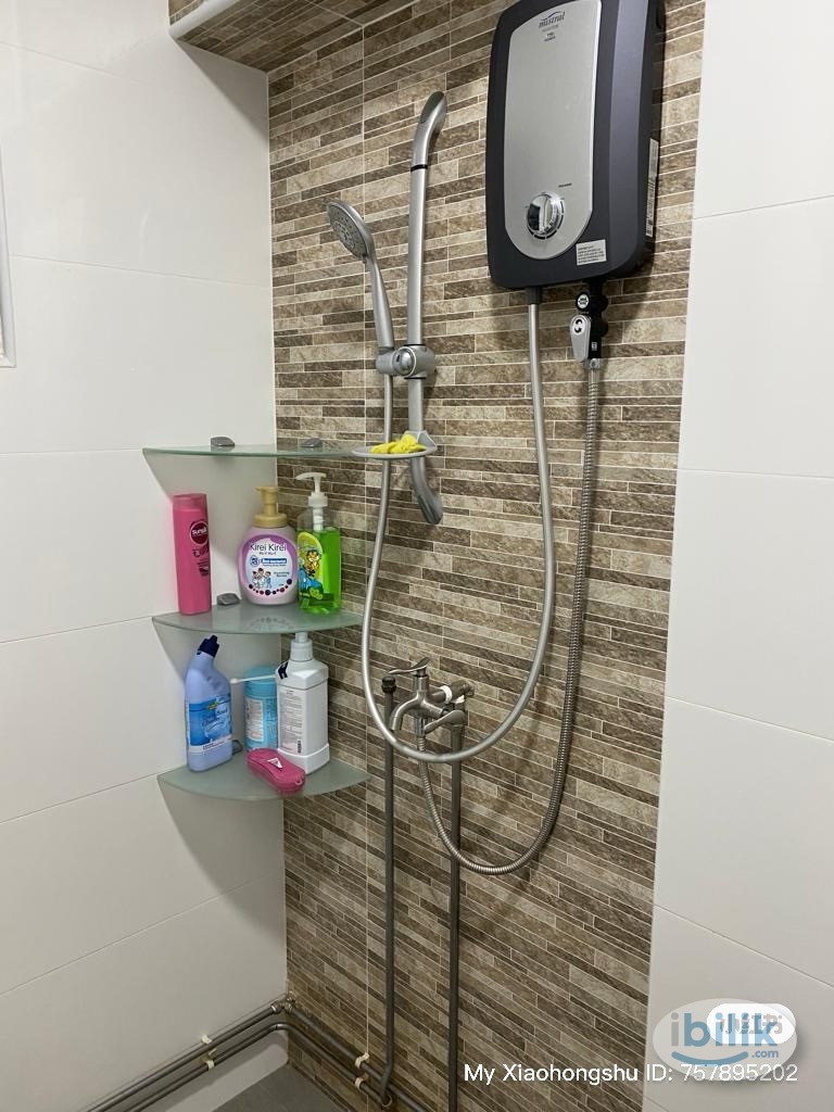 Image 3 of Middle Room at Sembawang, Singapore - Room rental in 