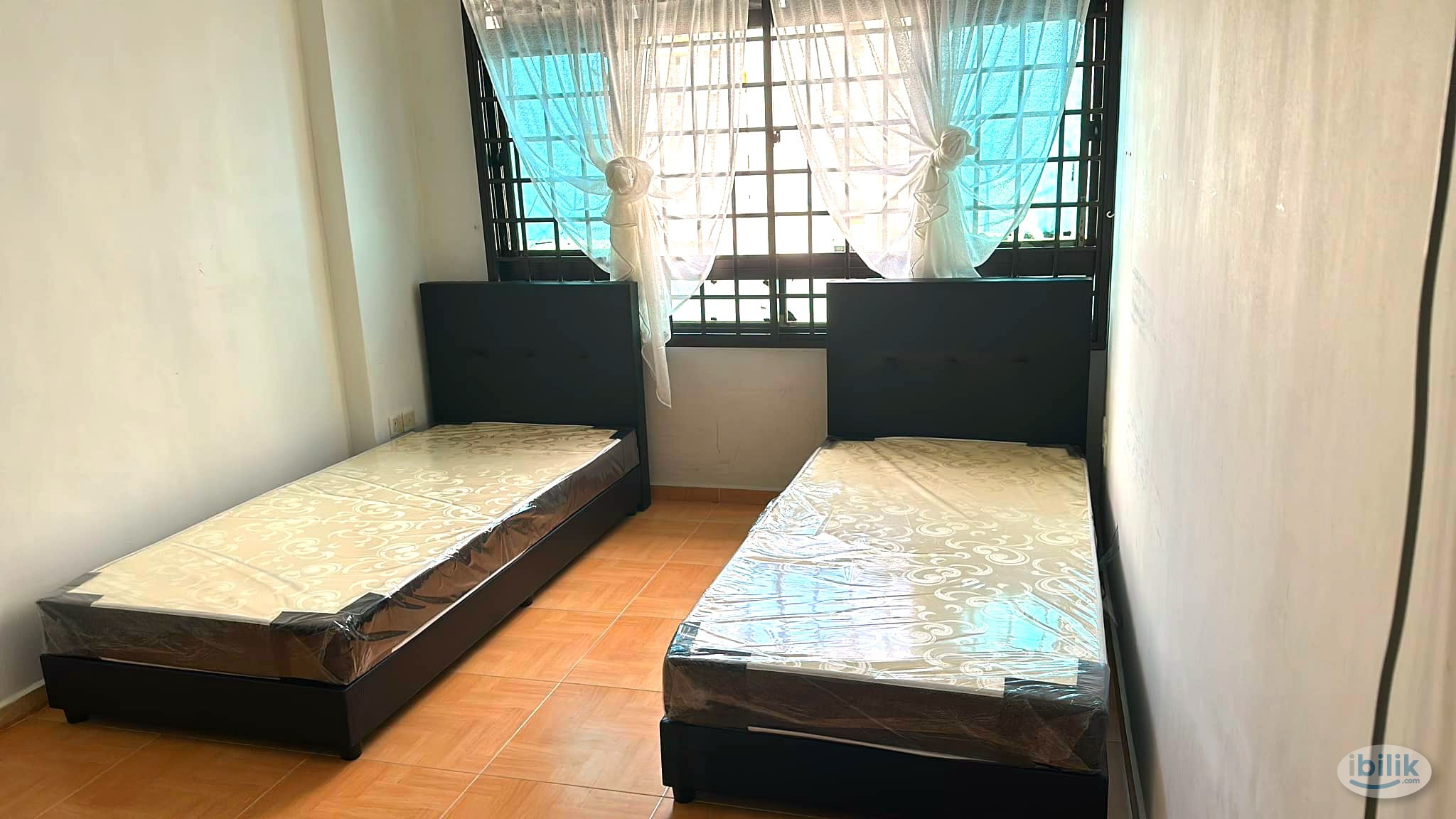 Image 1 of ROOM SHARE - Common Bedroom @ Blk 390 Yishun Avenue 6 - Room rental in 