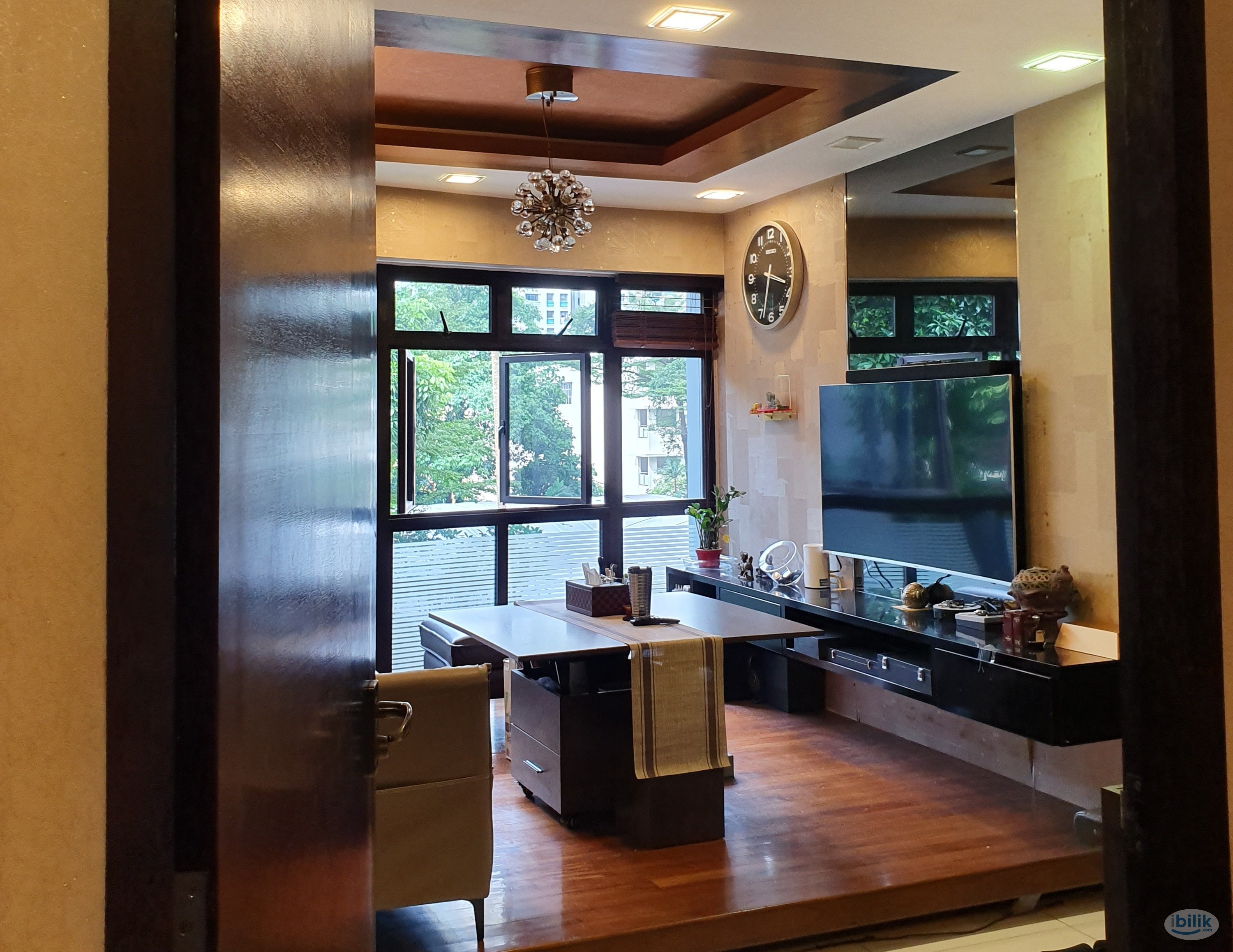 Image 1 of Suite at Tiong Bahru, Central Area - Room rental in 