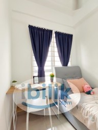Room Rental in Selangor - Female Unit👧🏻Walking distance to MRT🚆Single bedroom with windows and AC located in Casa residenza, Kota damansara