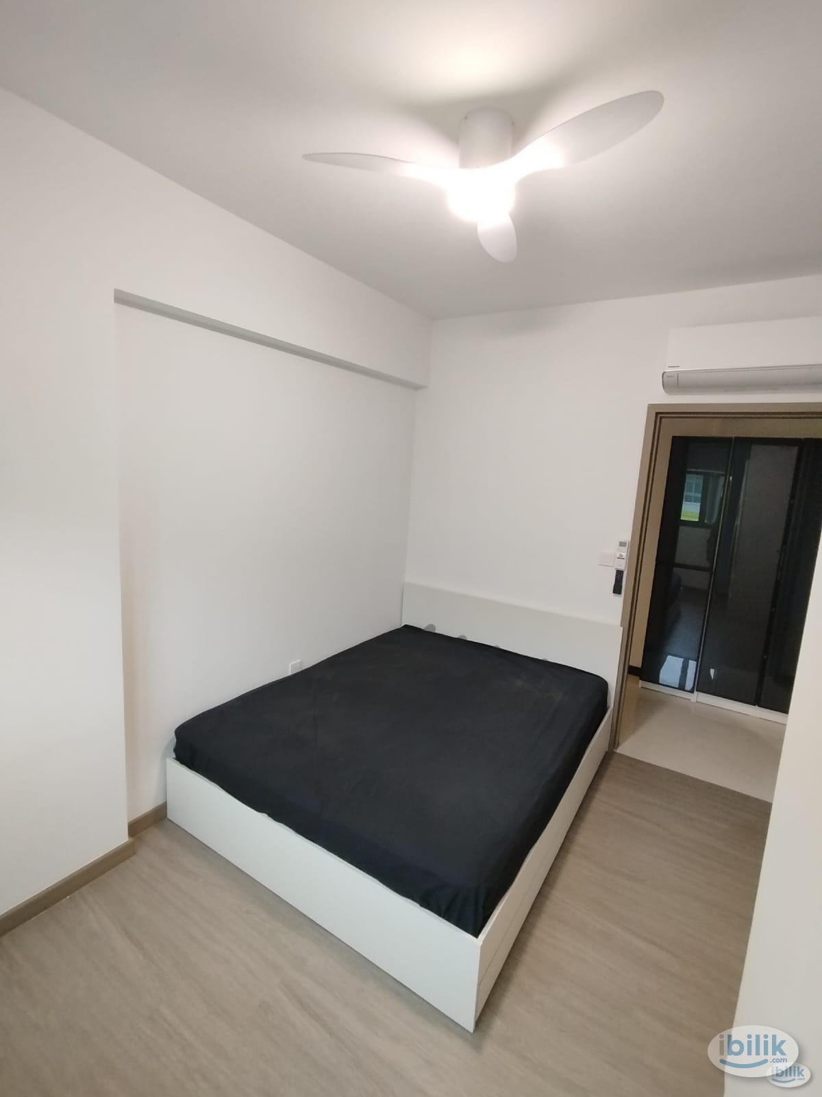 Image 2 of Middle Room at Bukit Batok, Singapore - Room rental in 