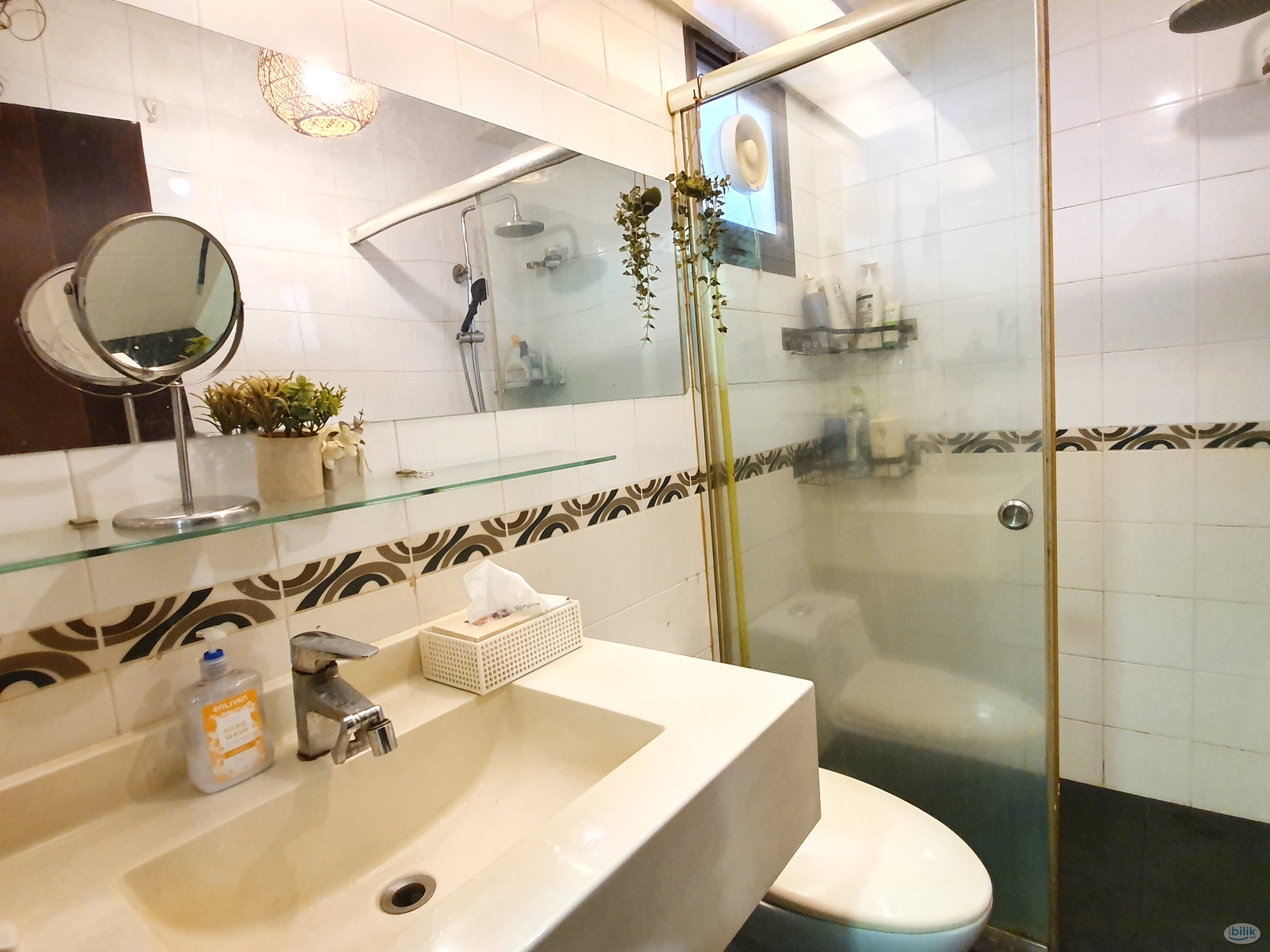 Image 5 of Suite at Tiong Bahru, Central Area - Room rental in 