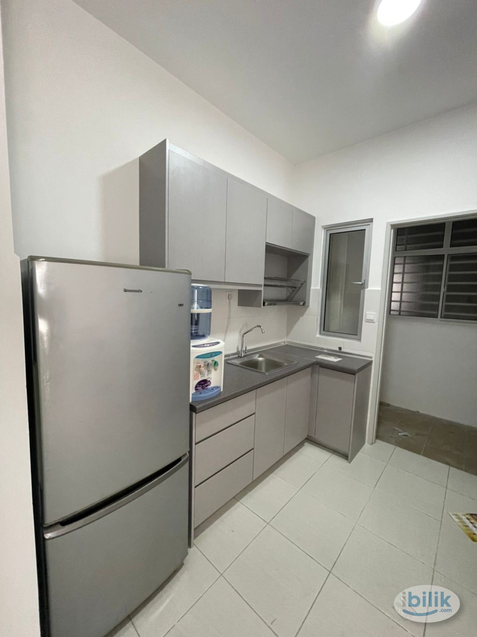 Image 1 of Female midde Room (Walk to LRT Station) Rental include Utilities With 24 hours Security Not Shop Lot Not Co-Living FEMALE Only (no Mix Gender) Got Hou - Room rental in 