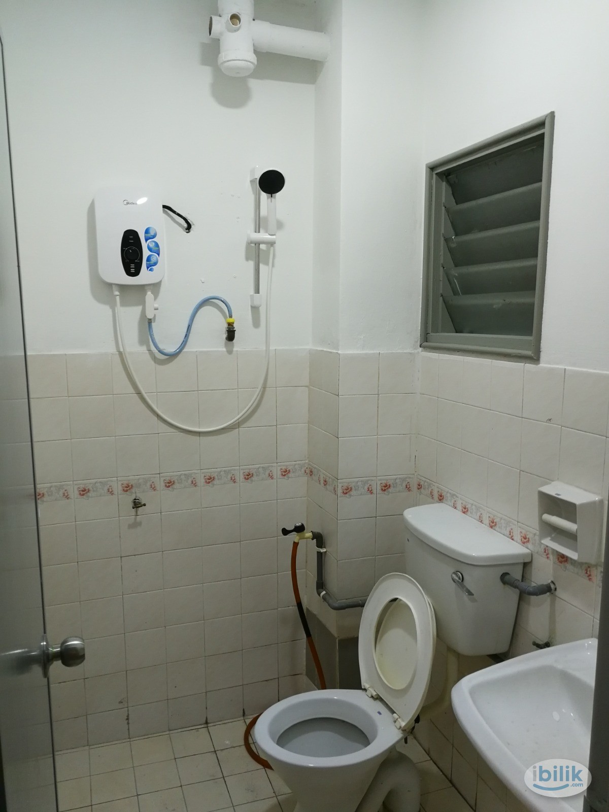 Image 4 of Fully Furnished Middle room at Pandan Height Condominium - Room rental in 