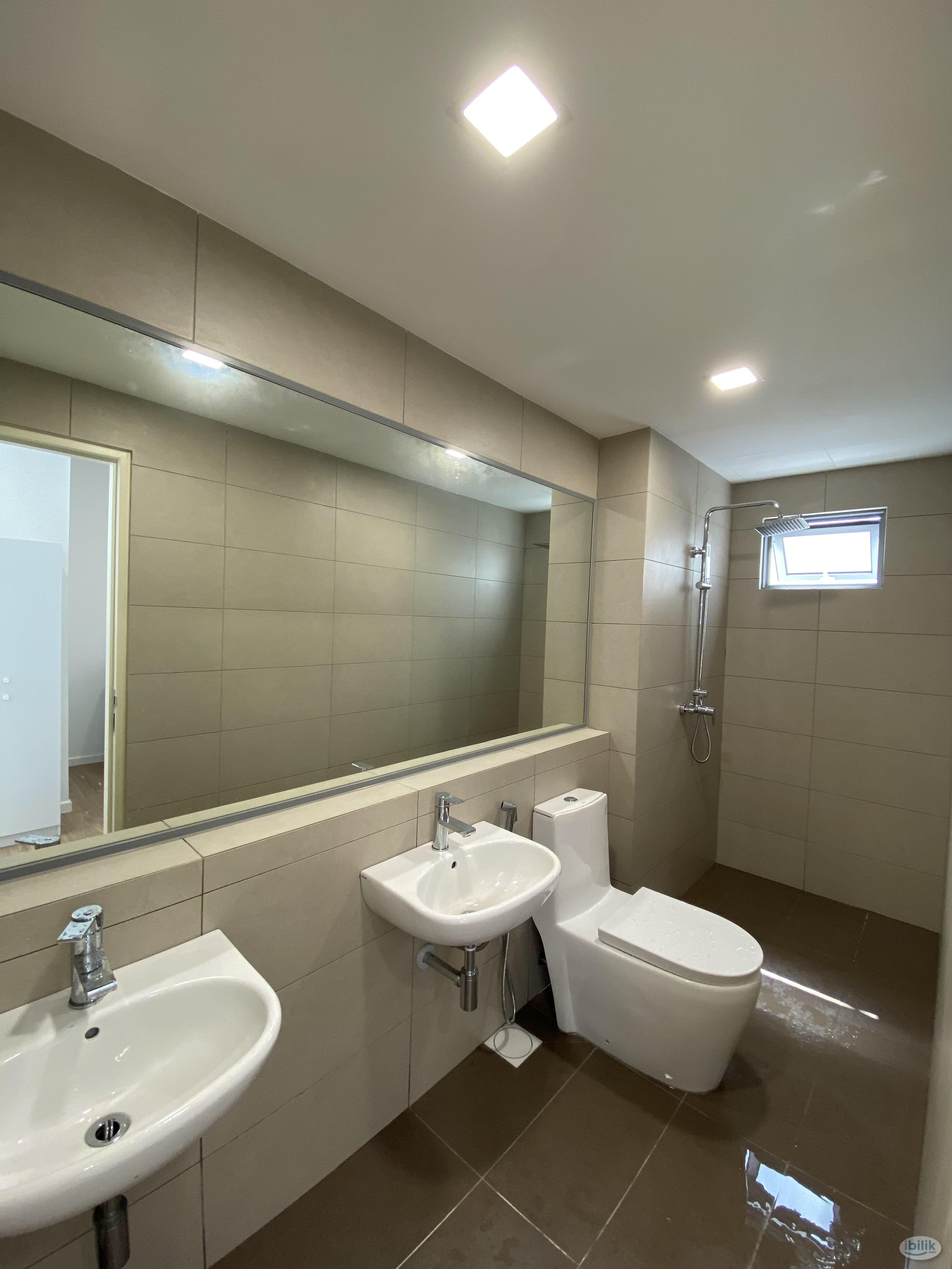 Image 3 of 🌟Free wifi 🌟Female Interior Master Room near MMU & UOC at LakeFront Residence, Cyberjaya - Room rental in 