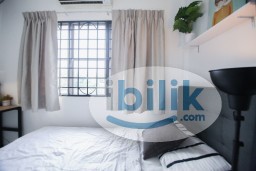 Room Rental in Selangor - Include Utilities✅ Near Mrt🚆Middle Queenbedroom with windows and AC located in Salvia Apartment, Kota damansara
