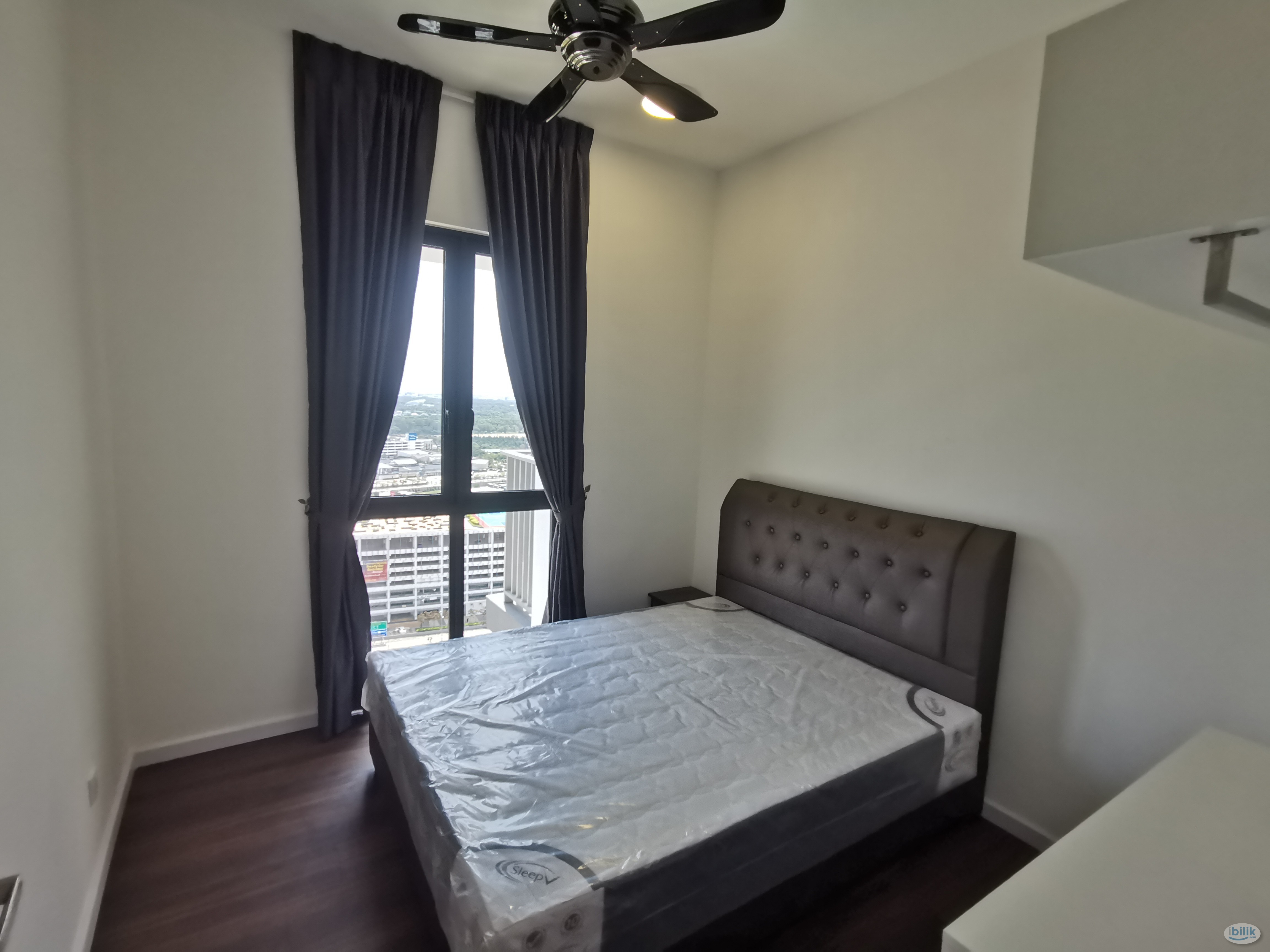 Image 1 of Vertu Resort Condo Aircond middle room include utilities share bathroom MIX GENDER - Room rental in 