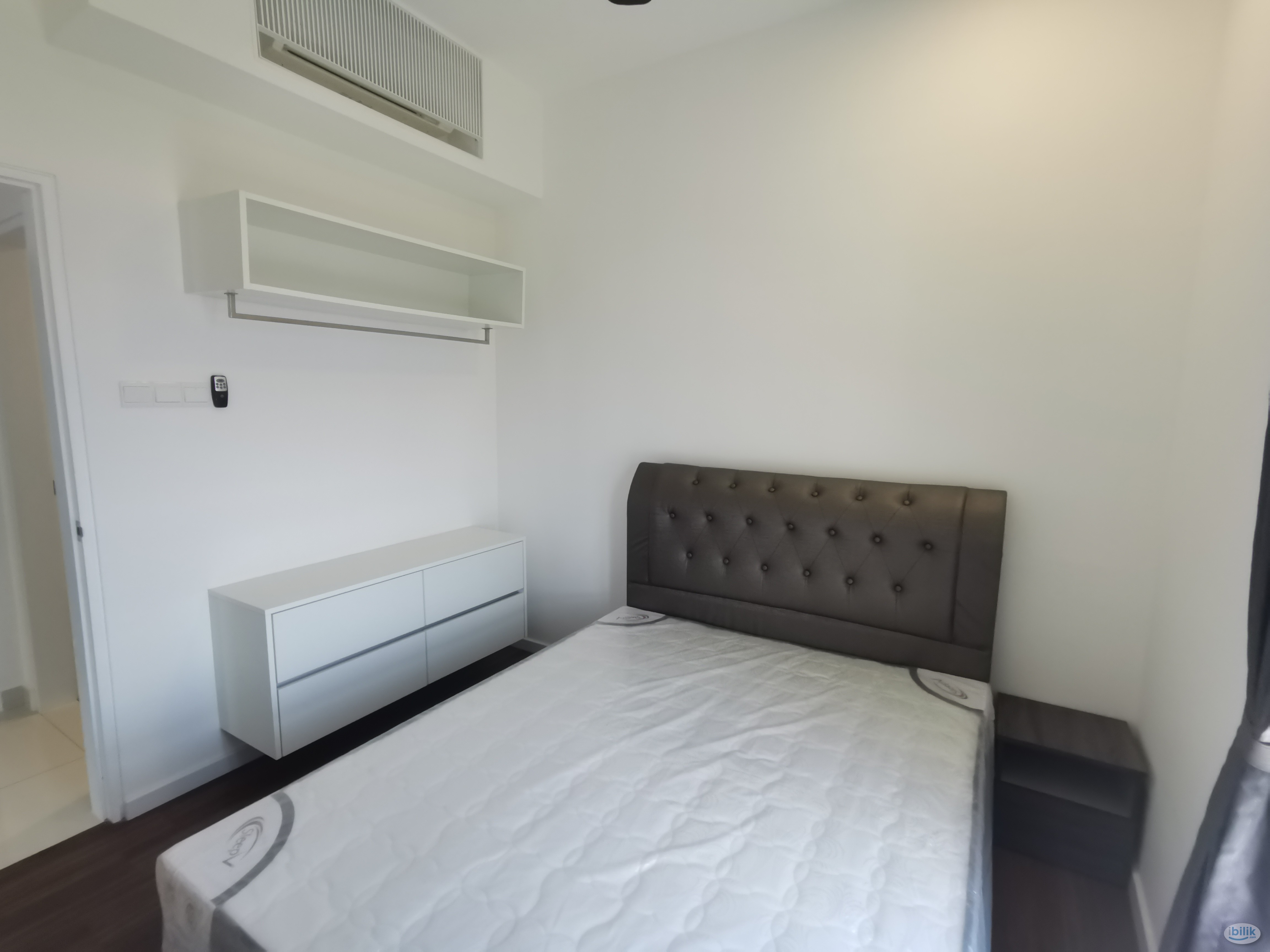 Image 2 of Vertu Resort Condo Aircond middle room include utilities share bathroom MIX GENDER - Room rental in 