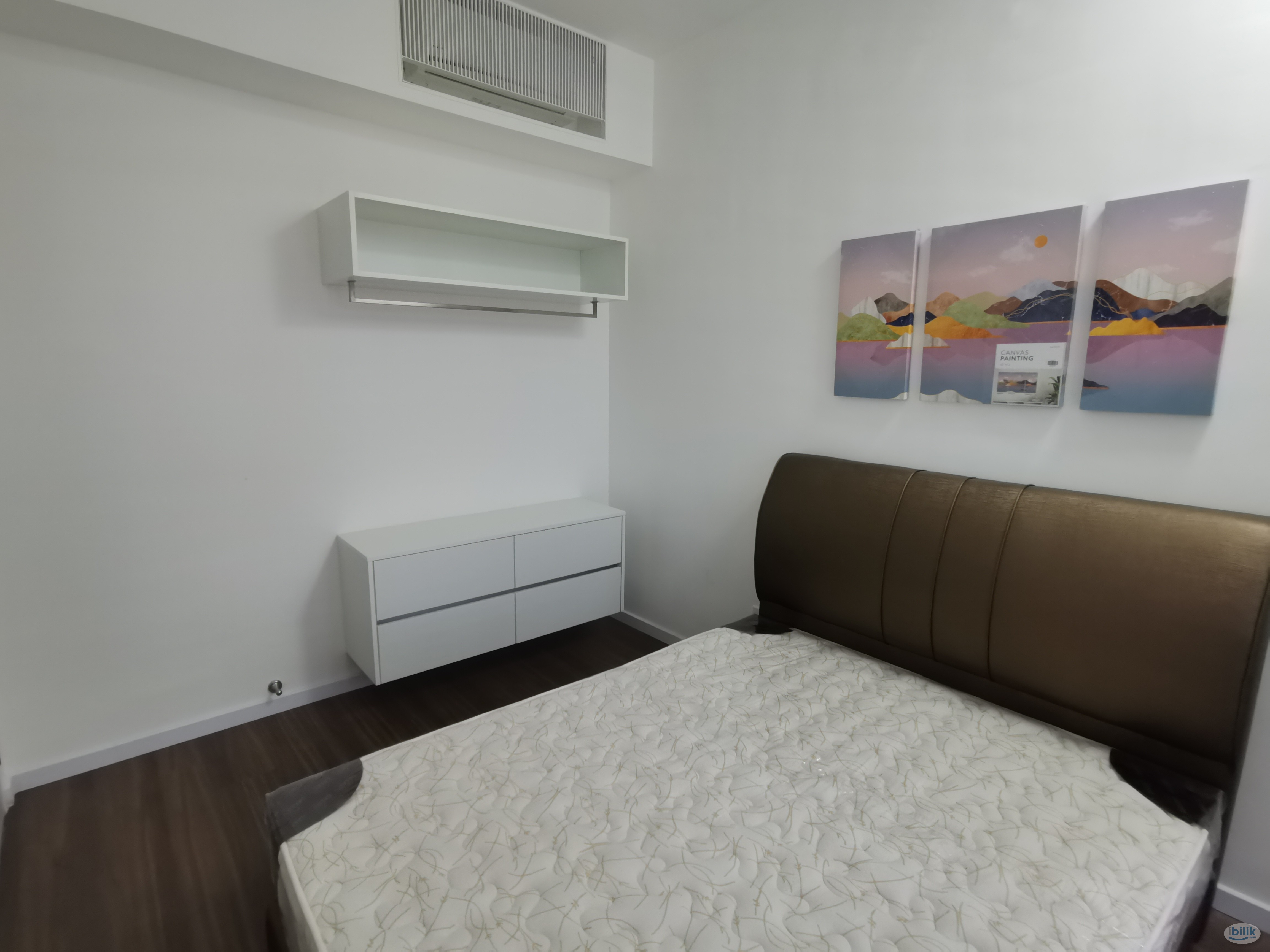 Image 2 of Vertu Resort Condo Aircond middle room include utilities share bathroom MIX GENDER - Room rental in 