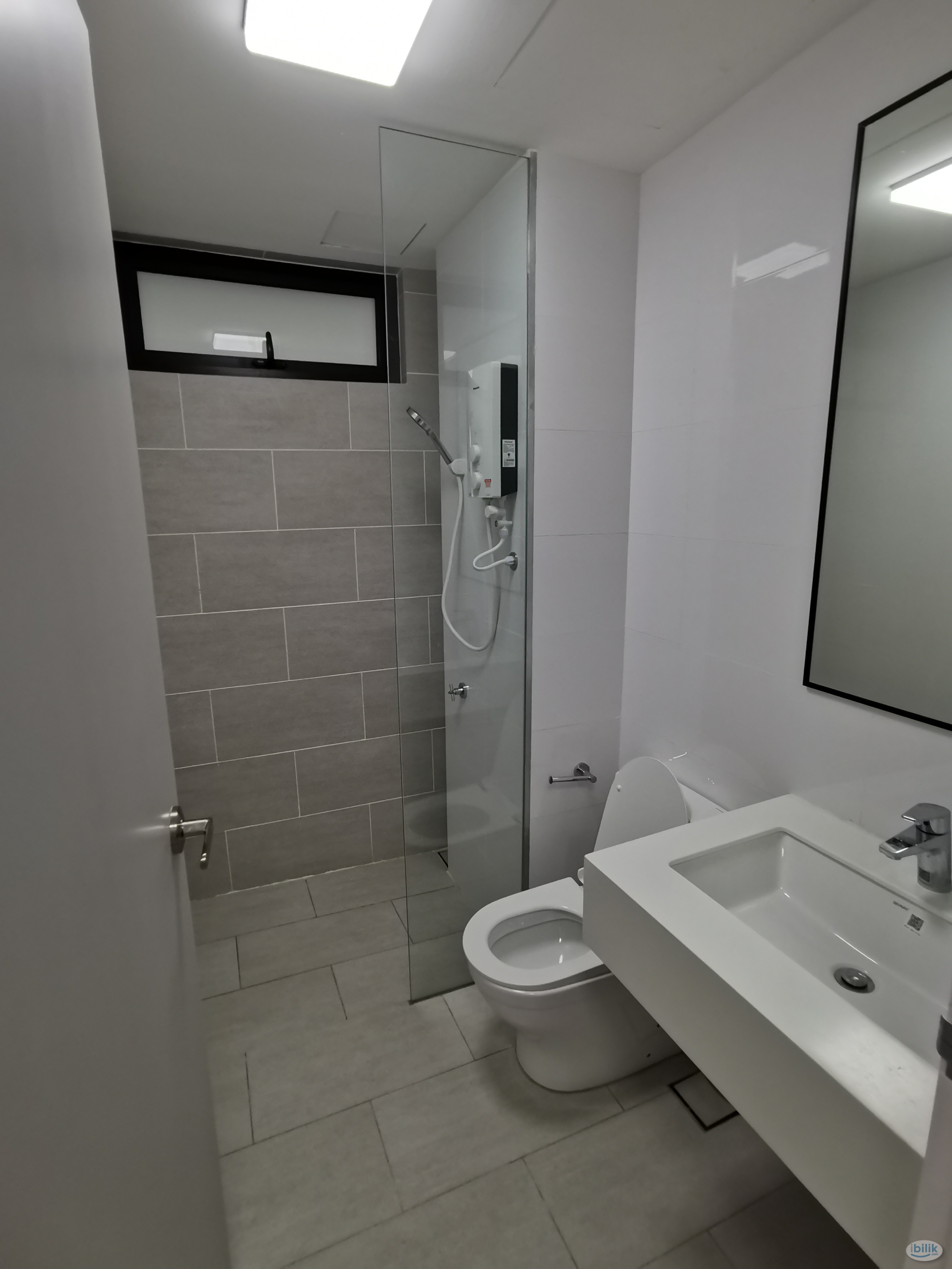 Image 4 of Vertu Resort Condo Aircond middle room include utilities share bathroom MIX GENDER - Room rental in 