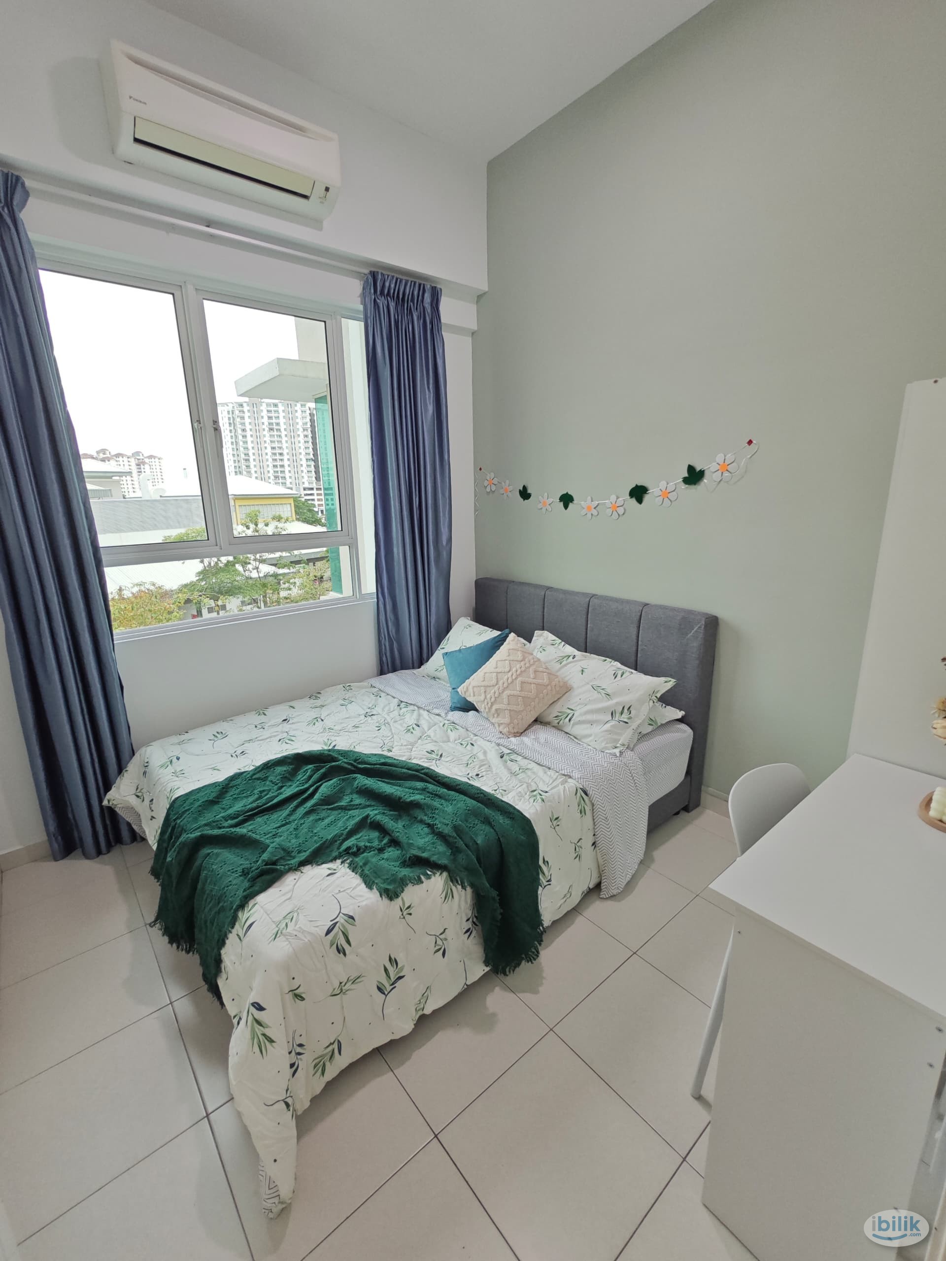 Image 1 of [Female unit] Middle Room at Bayan Lepas, Penang - Room rental in 