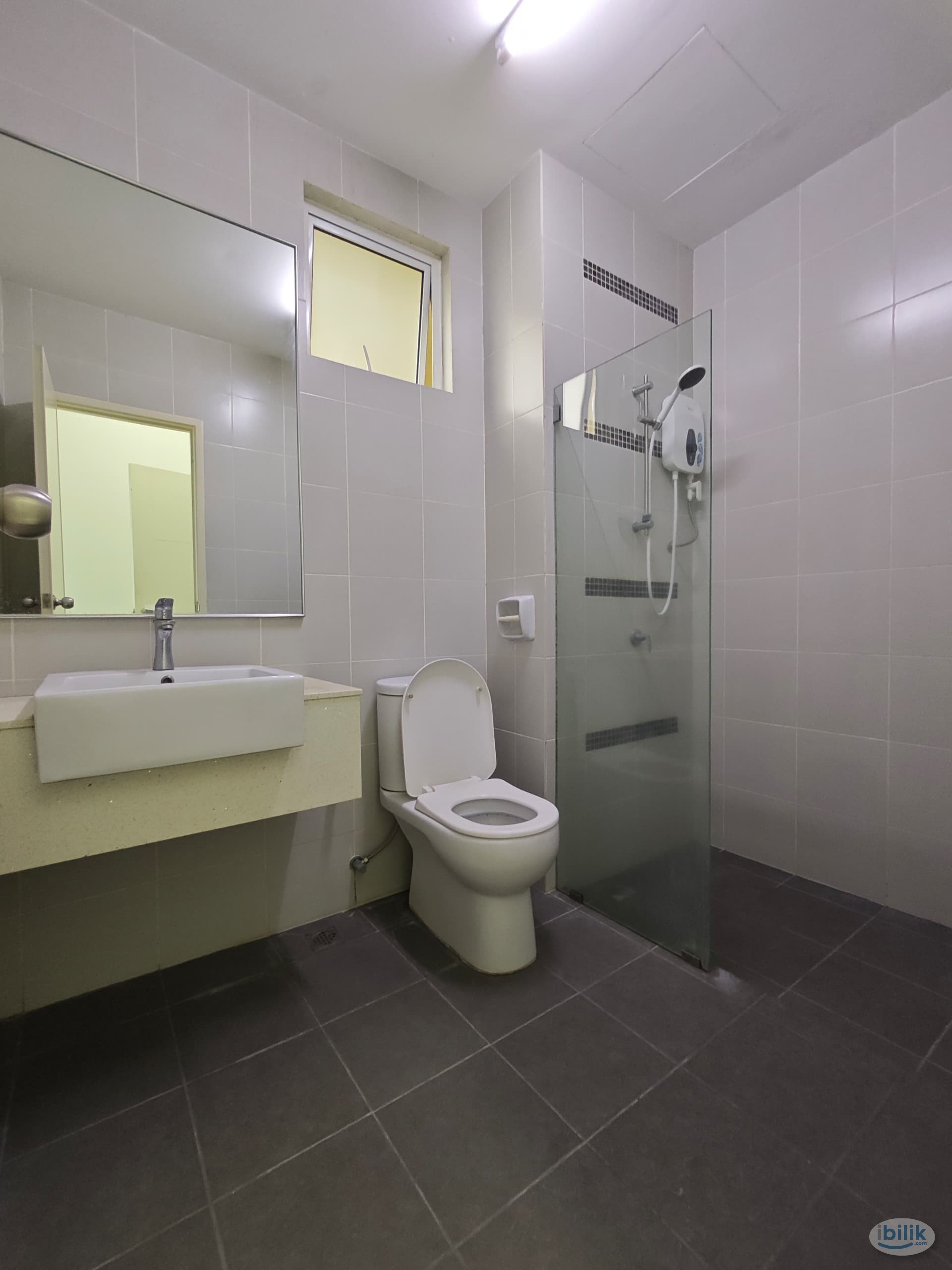 Image 2 of [Female unit] Balcony Room at Bayan Lepas, Penang - Room rental in 