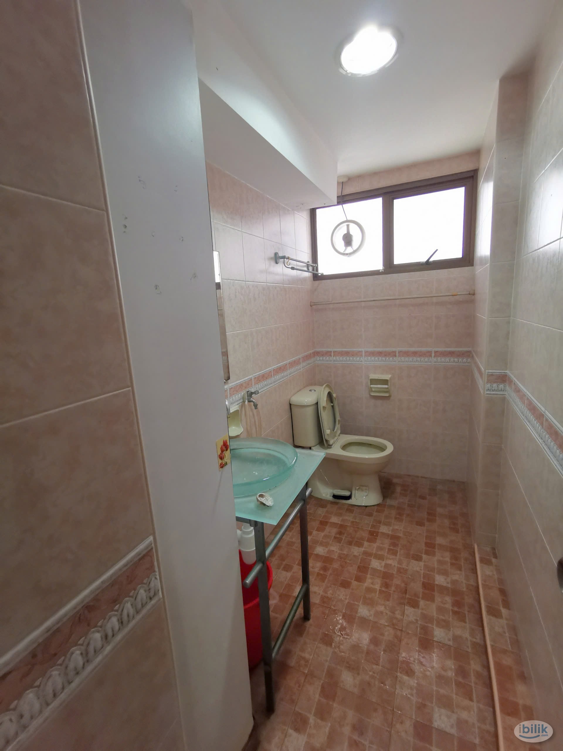 Image 4 of Middle Room at Braddell View, Toa Payoh - Room rental in 