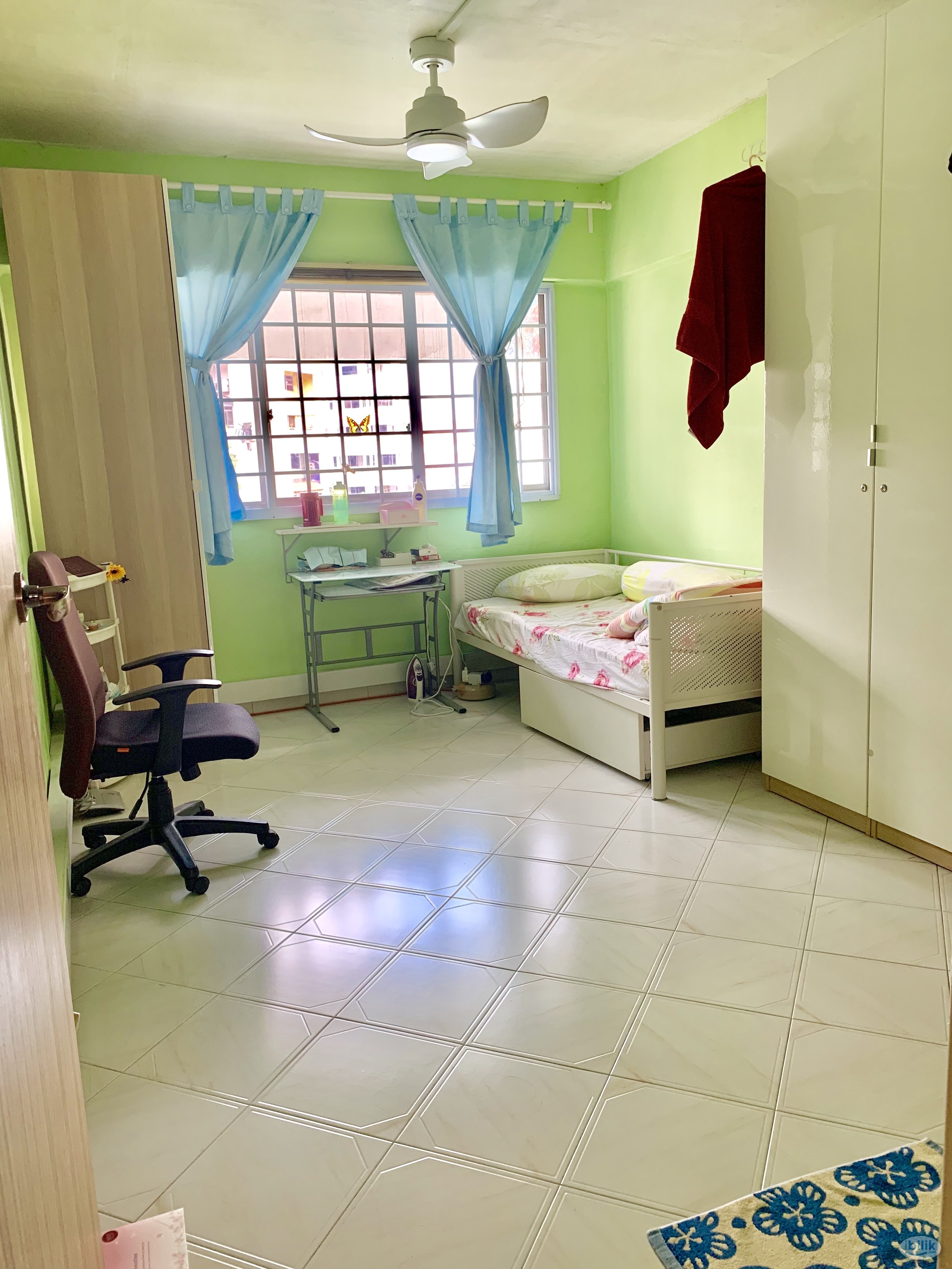 Image 1 of All Female Environment  Immediate Move In Looking for 1 Professional Single Female.  No Agent Fee. Jurong -Lakeside MRT - Room rental in 