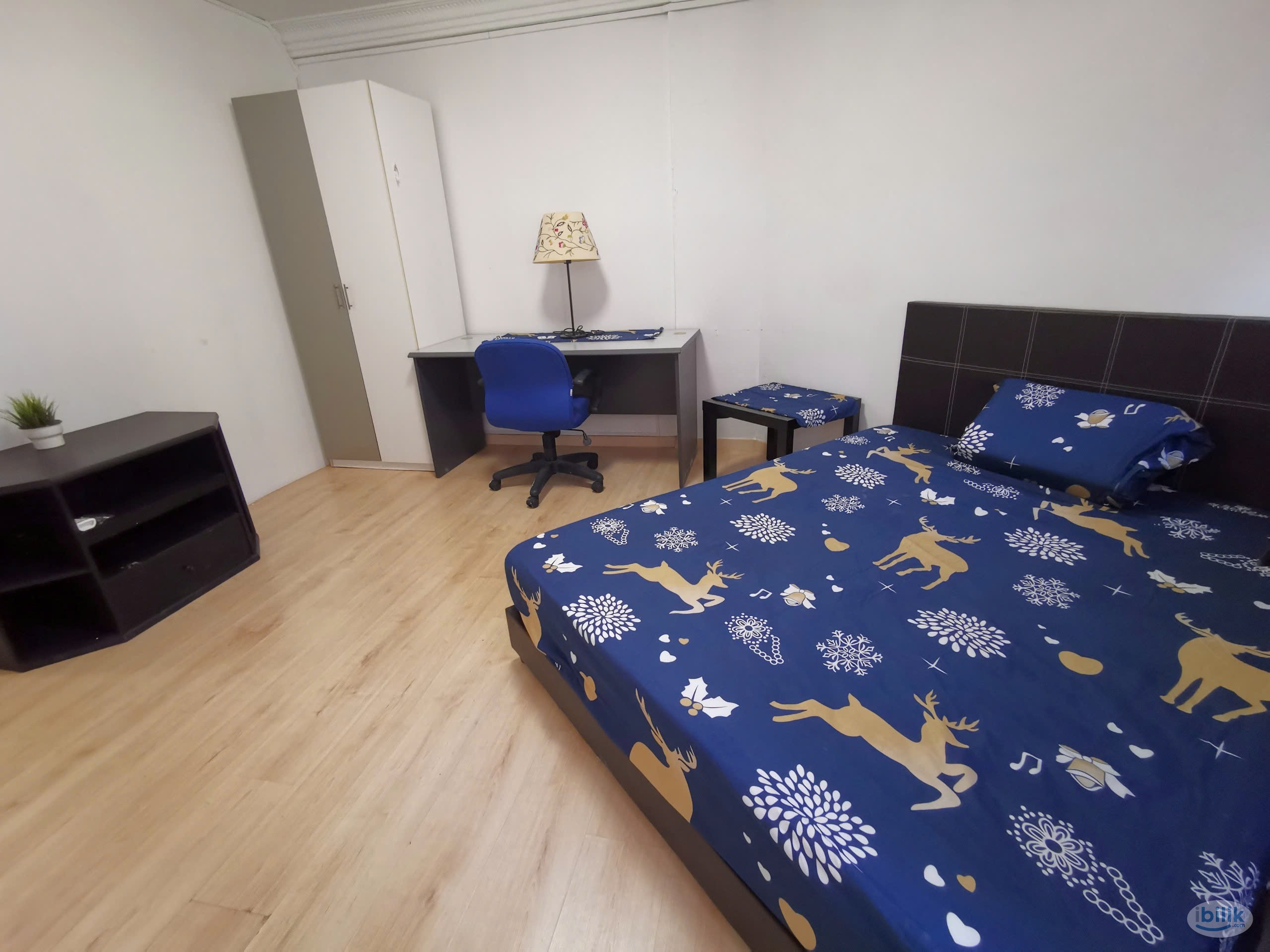 Image 1 of Middle Room at East Coast, Singapore/ Near Eunos MRT/Near Dakota MRT/Paya Lebar MRT/ Available 03 Dec - Room rental in 