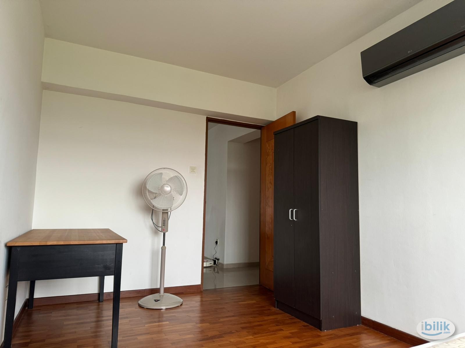 Image 2 of master room @ 121A Kim Tian Road - Room rental in 