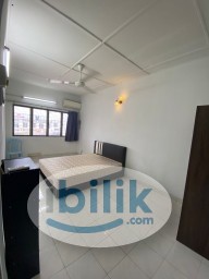 Room Rental in Selangor - 🔥 2nd Month Rental Free 🔥 Middle Room in SS2 Near Night Market, Walking Distance to Public Transport
