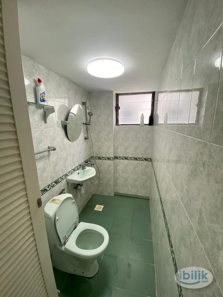 Image 5 of Middle Room at Bukit Timah, Singapore/ PINE GROVE 1P RM5 - Room rental in 