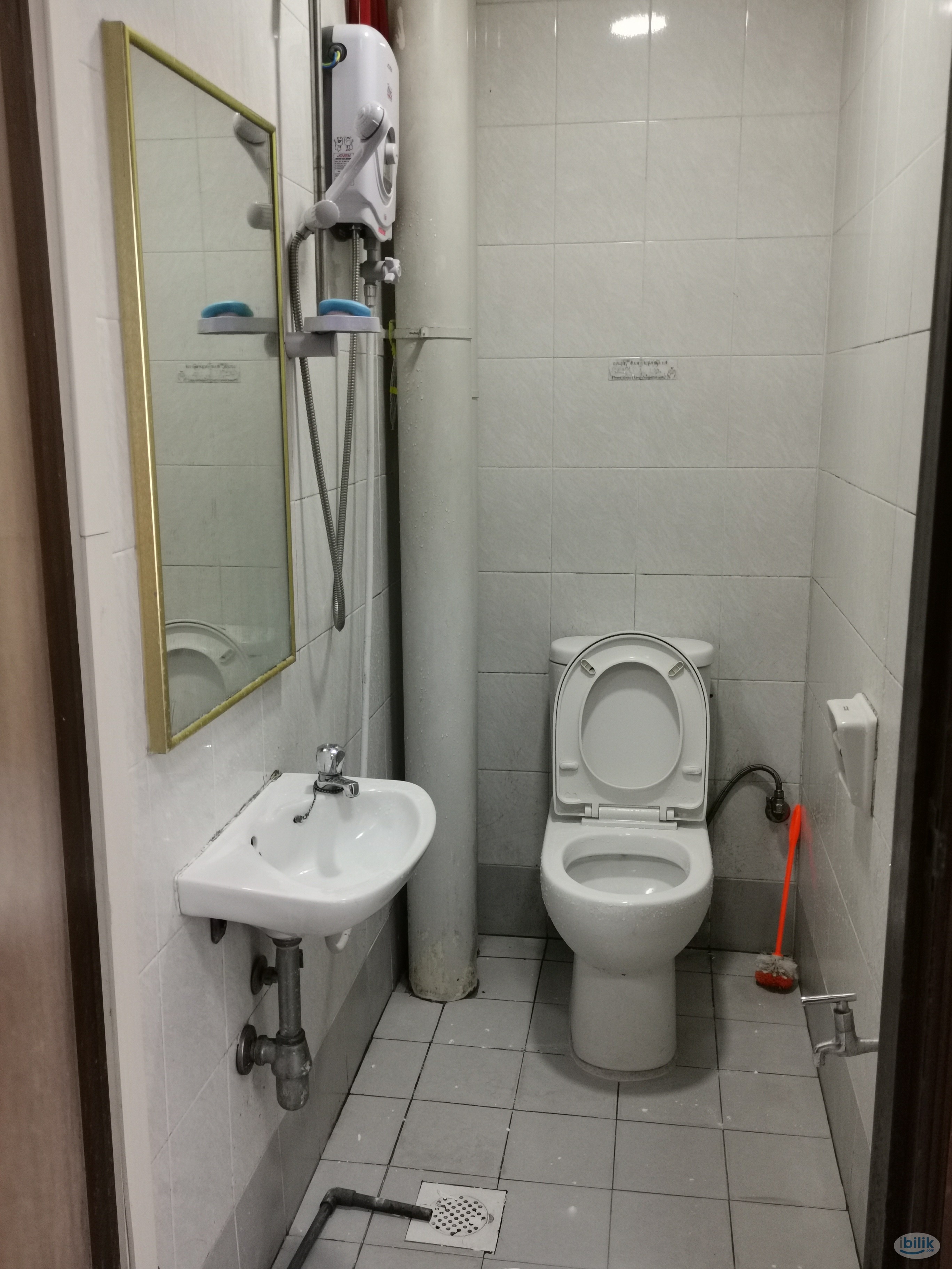 Image 4 of Middle Room at Balestier, Singapore - Room rental in 