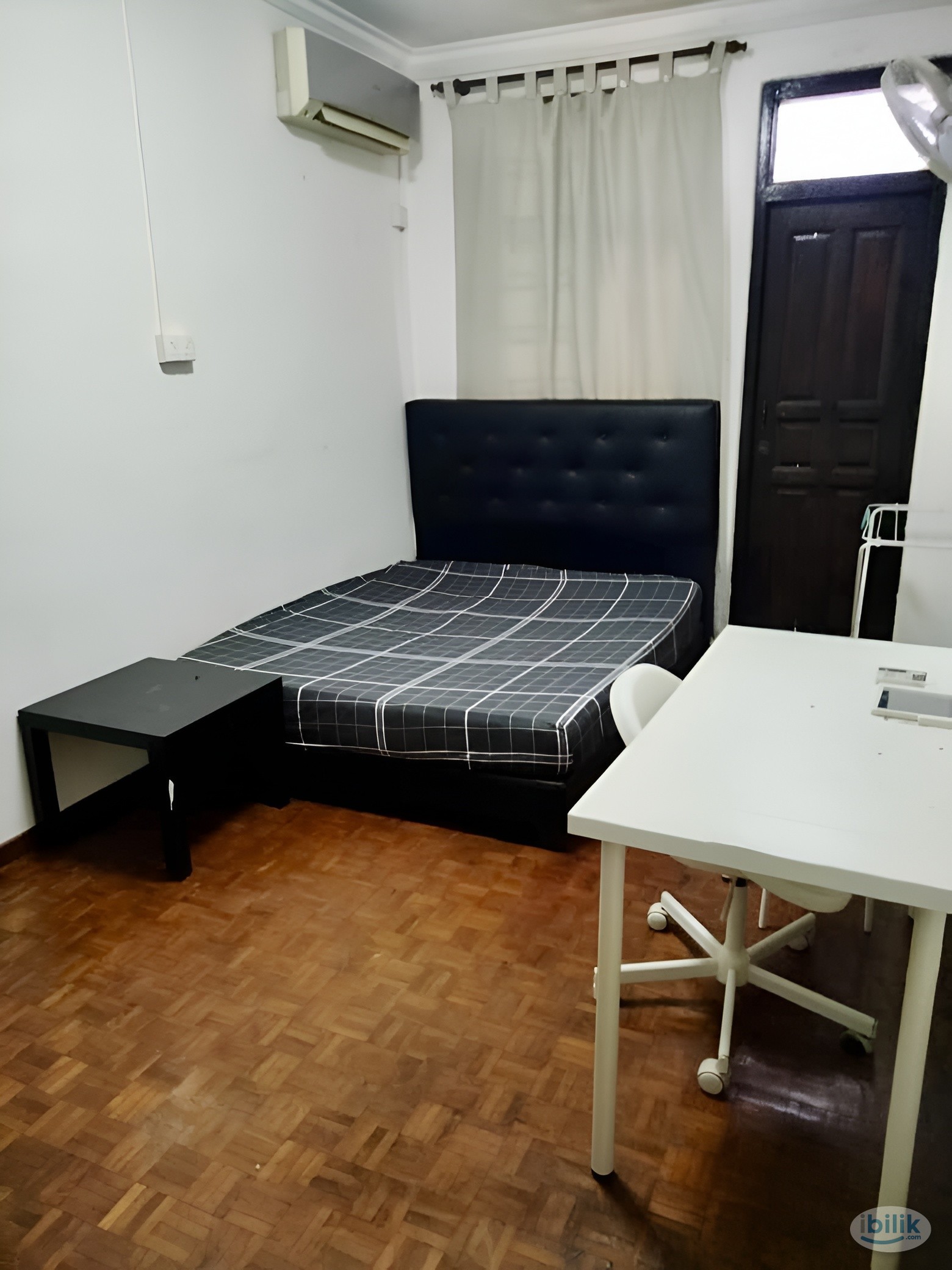 Image 1 of Middle Room at Balestier, Singapore - Room rental in 