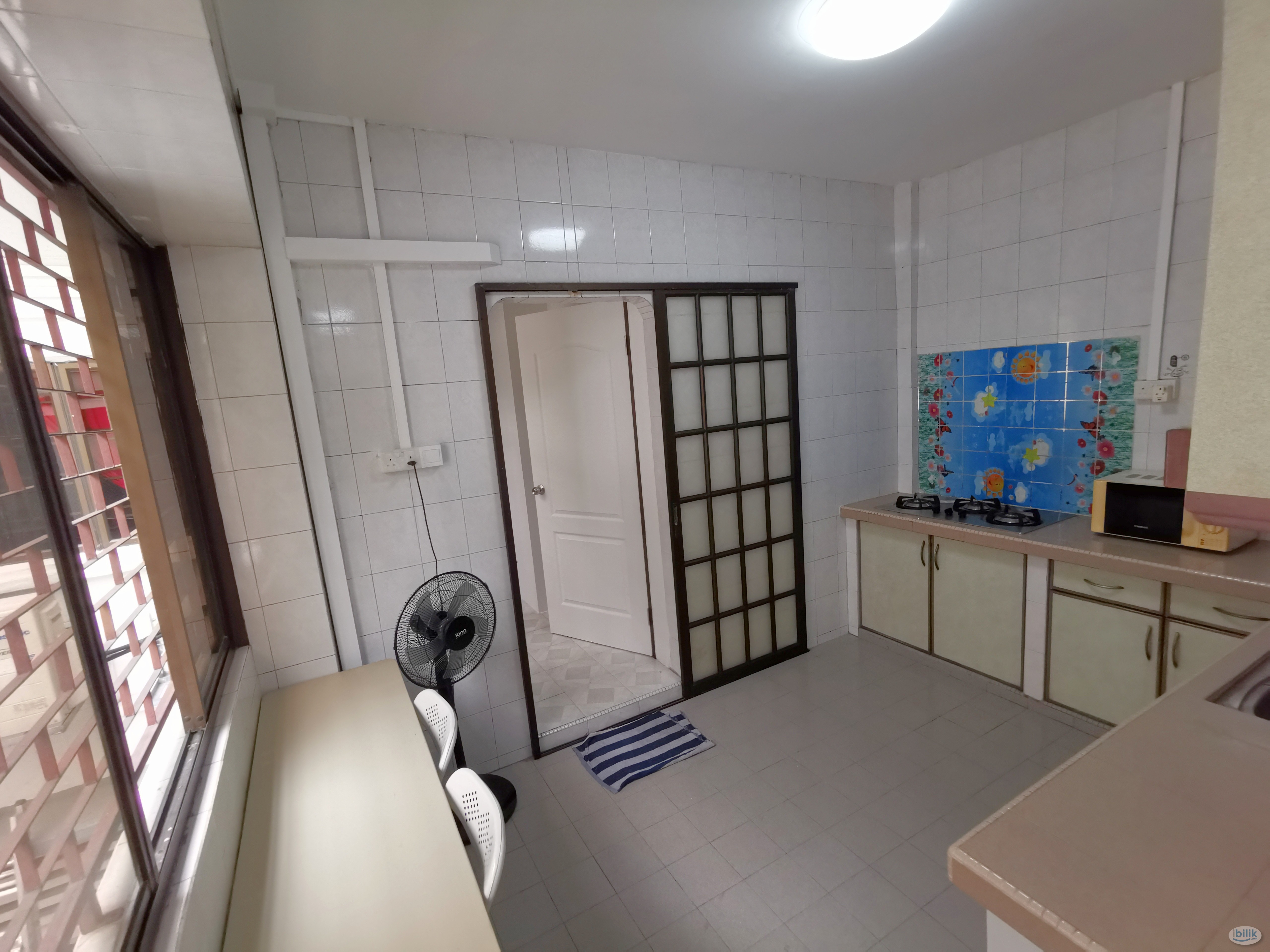 Image 3 of Middle Room at Balestier, Singapore - Room rental in 