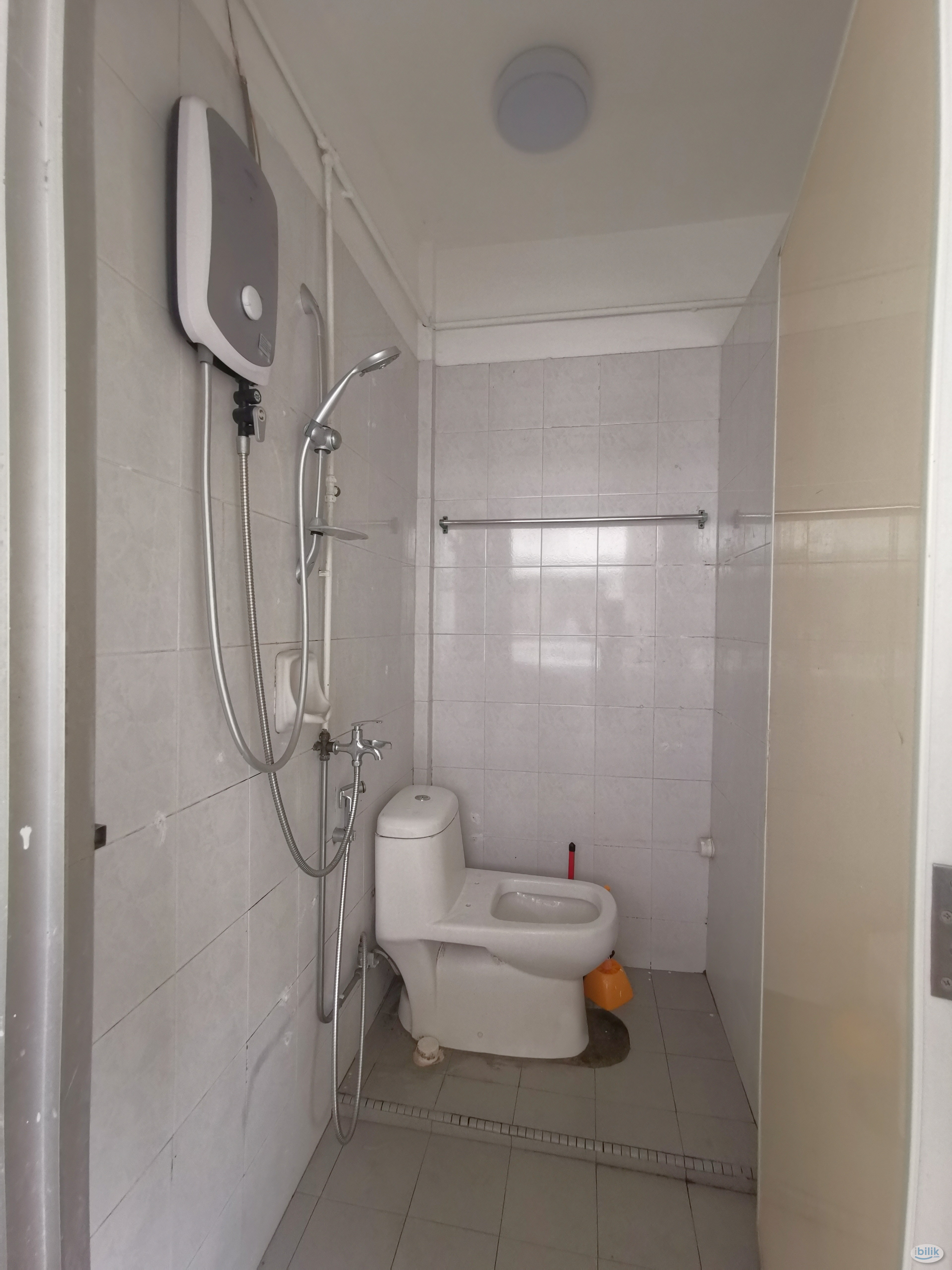 Image 5 of Middle Room at Balestier, Singapore - Room rental in 