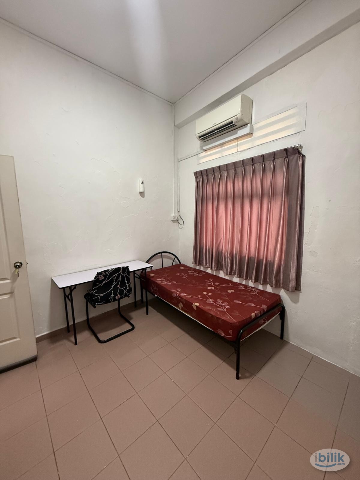 Image 1 of Middle Room at 38 Stevens Road, Newton - Room rental in 