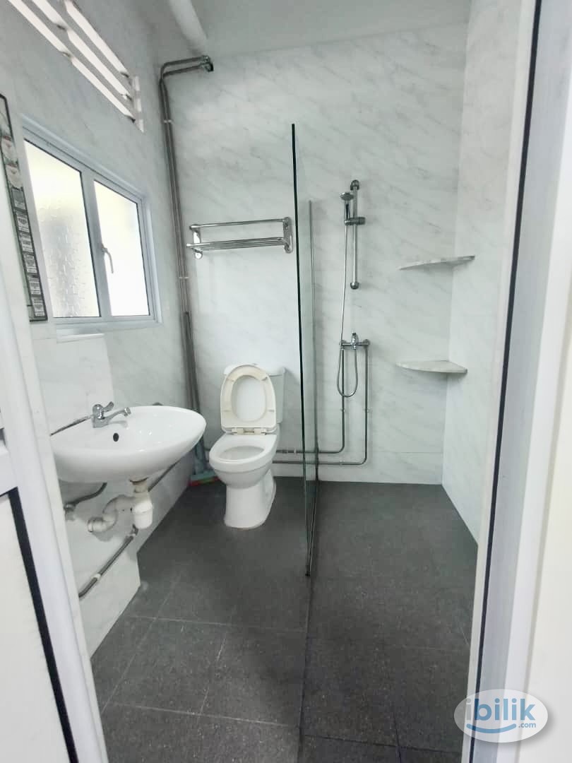 Image 4 of Middle Room at 38 Stevens Road, Newton - Room rental in 