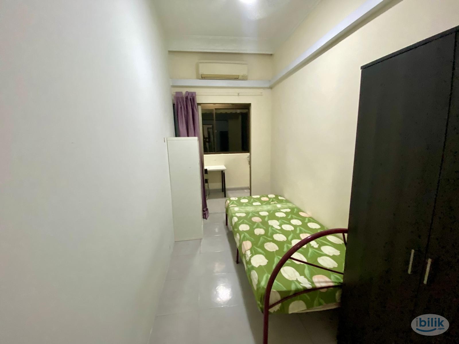 Image 1 of Middle Room at Cavenagh Gardens, Cavenagh - Room rental in 