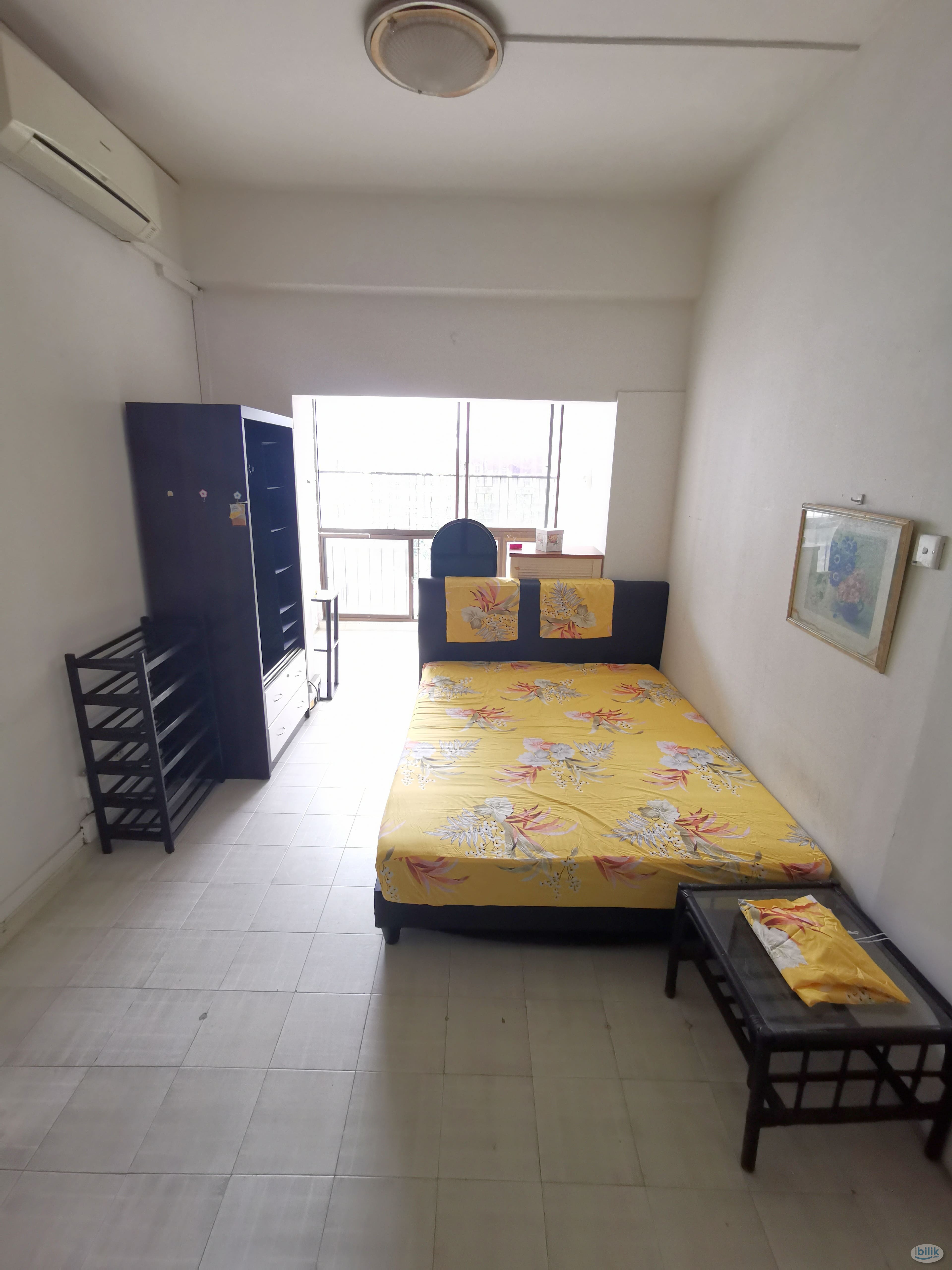 Image 1 of Middle Room at Cavenagh Gardens, Cavenagh - Room rental in 