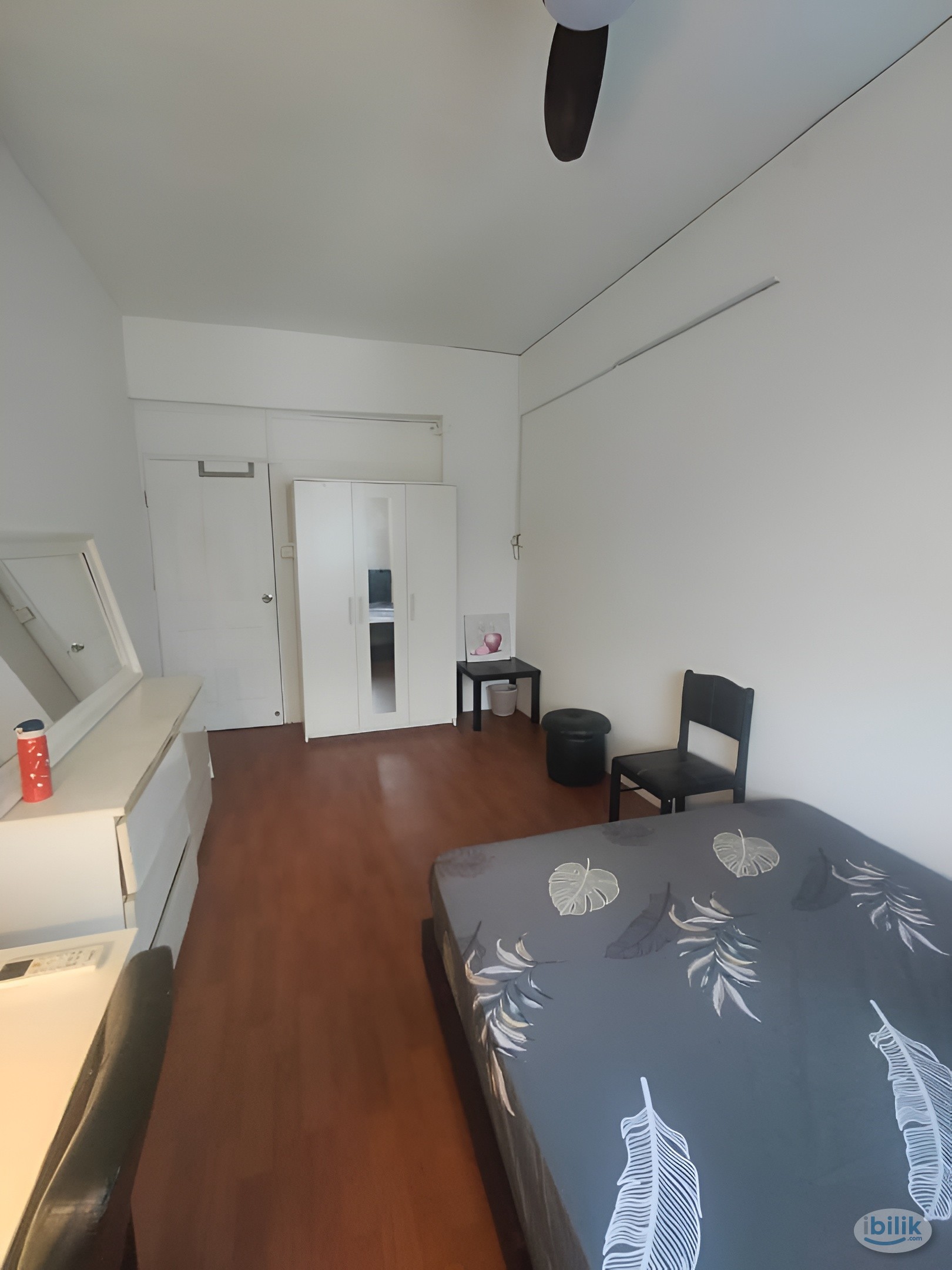 Image 2 of Middle Room at Tiong Bahru, Central Area - Room rental in 
