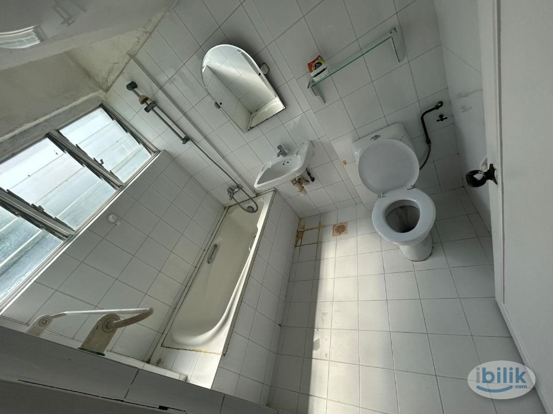 Image 2 of Master Room at Pine Grove, Holland - Room rental in 