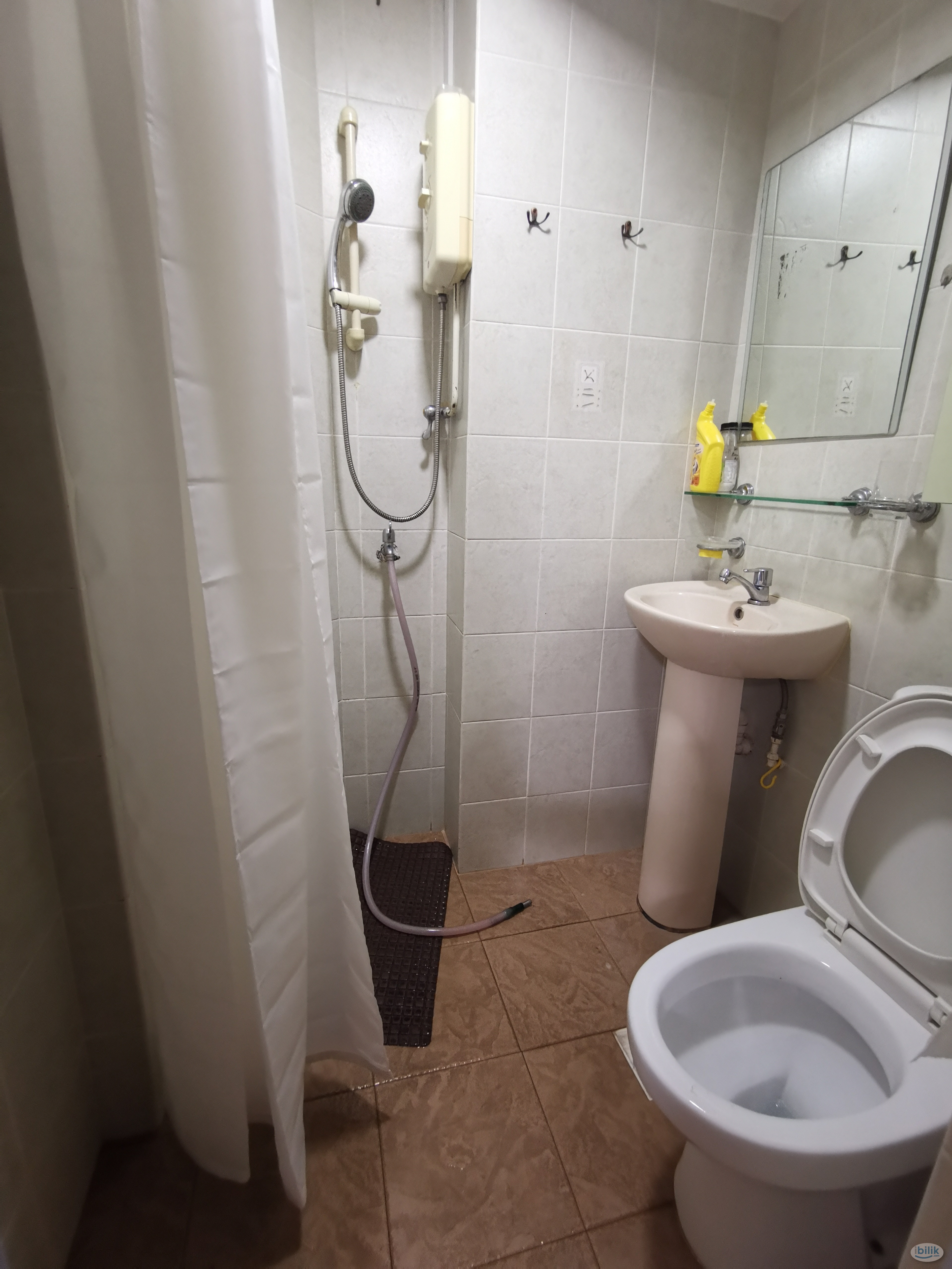 Image 2 of Middle Room at Pine Grove, Holland - Room rental in 