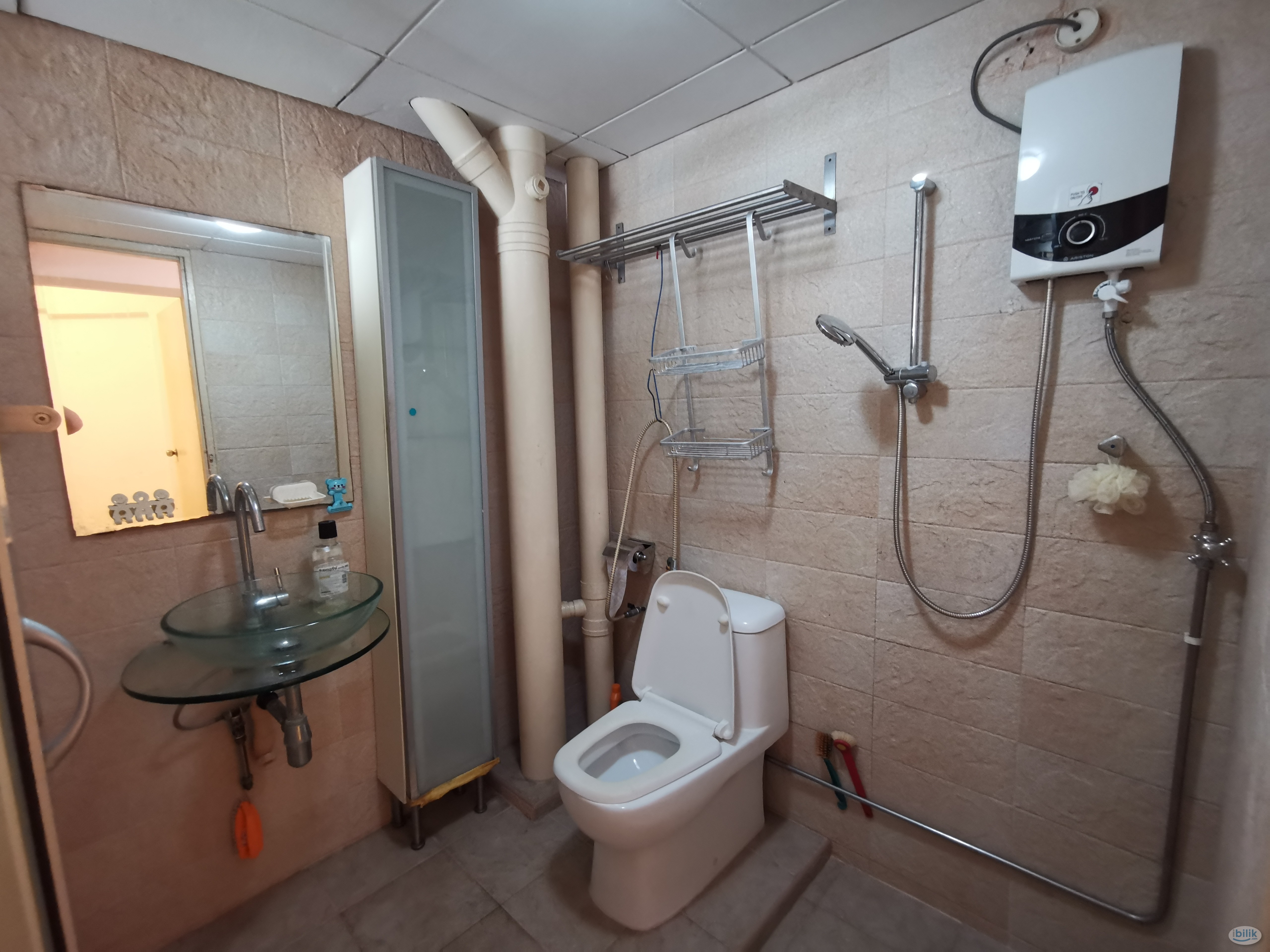 Image 3 of Middle Room at Ivory Heights, Jurong East - Room rental in 