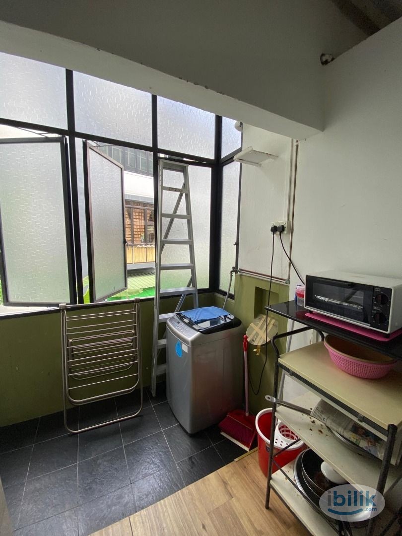 Image 5 of Middle Room at East Coast, Singapore - Room rental in 